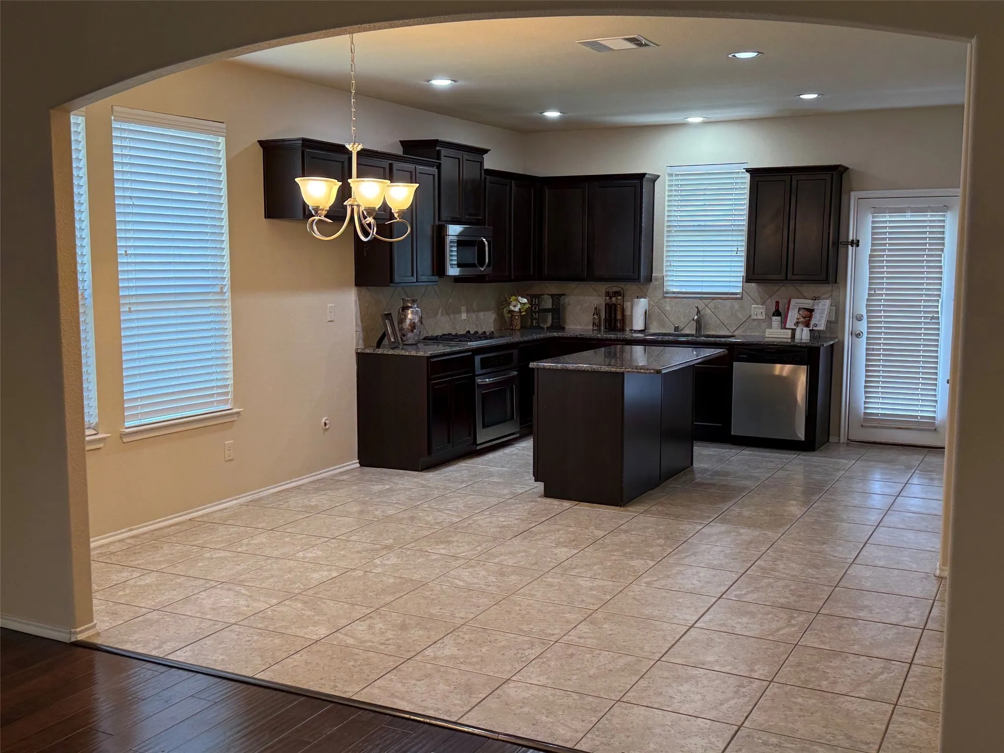 Single Family Residence For Rent in Collin County , 313 Cherry Spring Drive, Mc Kinney, Texas 75072, 3 Bedroom, 2 Bathroom, 2 Garage spaces, 1,775 Sqft, built in 2014, mls#21384689, Real Estate Agent in Mc Kinney, Homes For Rent in Collin county, Homes For Rent in Mc Kinney, Realtor in Mc Kinney Texas, Real Estate Brokerage Independent Realty Texas, Luminita Cordes Realtor