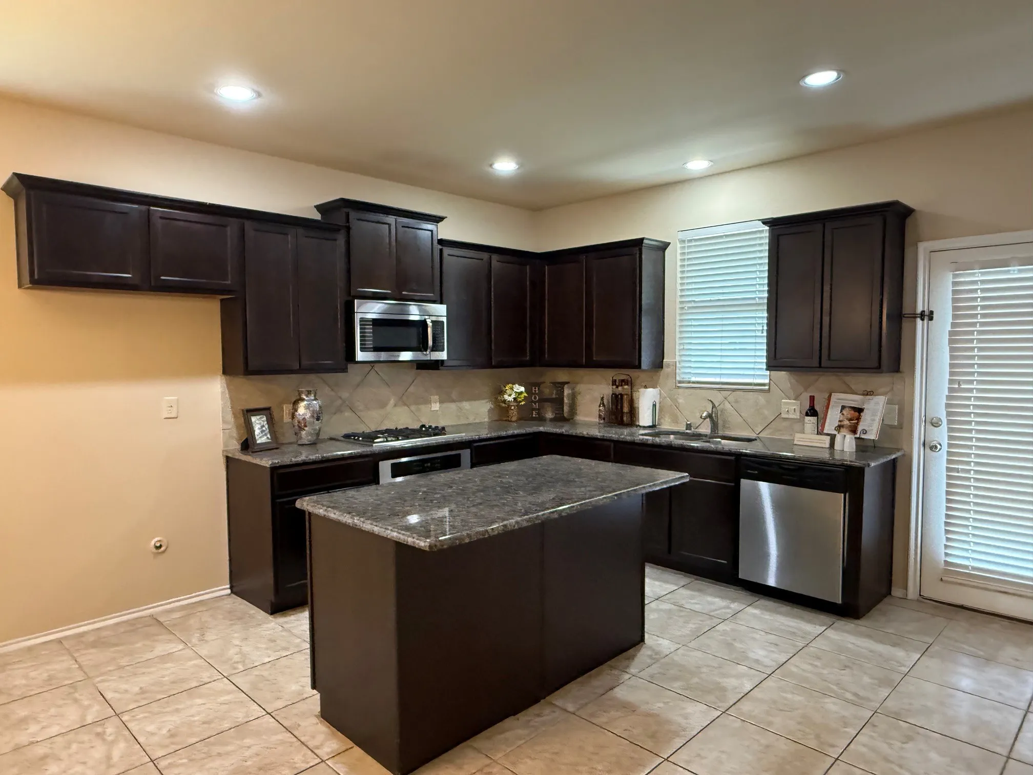 Single Family Residence For Rent in Collin County , 313 Cherry Spring Drive, Mc Kinney, Texas 75072, 3 Bedroom, 2 Bathroom, 2 Garage spaces, 1,775 Sqft, built in 2014, mls#21384689, Real Estate Agent in Mc Kinney, Homes For Rent in Collin county, Homes For Rent in Mc Kinney, Realtor in Mc Kinney Texas, Real Estate Brokerage Independent Realty Texas, Luminita Cordes Realtor