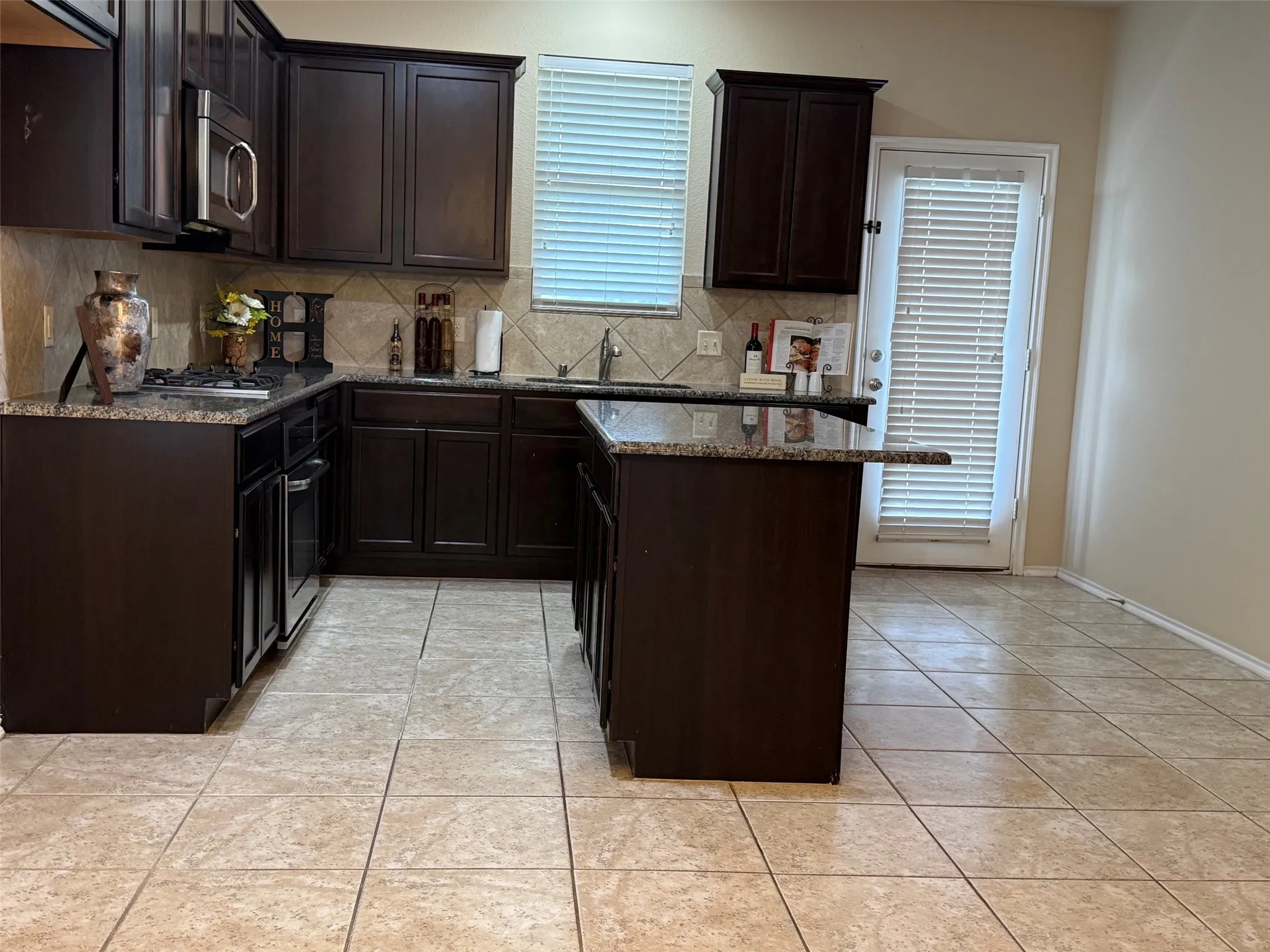 Single Family Residence For Rent in Collin County , 313 Cherry Spring Drive, Mc Kinney, Texas 75072, 3 Bedroom, 2 Bathroom, 2 Garage spaces, 1,775 Sqft, built in 2014, mls#21384689, Real Estate Agent in Mc Kinney, Homes For Rent in Collin county, Homes For Rent in Mc Kinney, Realtor in Mc Kinney Texas, Real Estate Brokerage Independent Realty Texas, Luminita Cordes Realtor