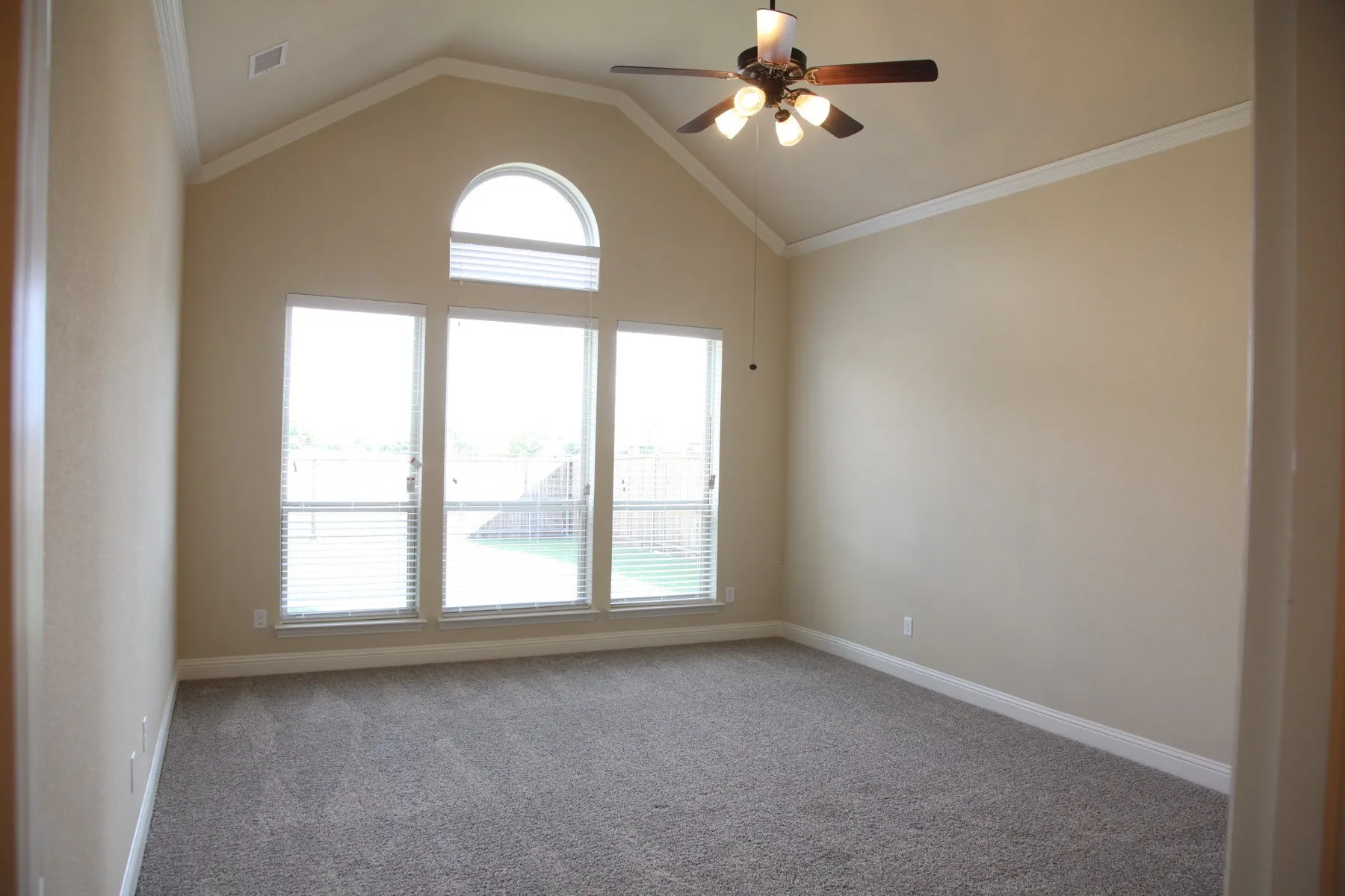 Single Family Residence For Rent in Denton County , 2025 Menominee Drive, Frisco, Texas 75033, 5 Bedroom, 4 Bathroom, 2 Garage spaces, 3,888 Sqft, built in 2017, mls#21384968, Real Estate Agent in Frisco, Homes For Rent in Denton county, Homes For Rent in Frisco, Realtor in Frisco Texas, Real Estate Brokerage Independent Realty Texas, Luminita Cordes Realtor