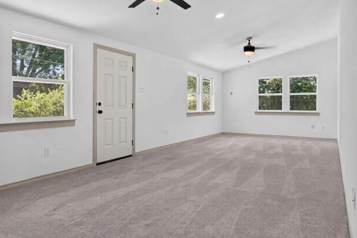 Single Family Residence For Rent in Dallas County , 3811 Ovid Avenue, Dallas, Texas 75224, 4 Bedroom, 2 Bathroom, 1 Garage spaces, 2,121 Sqft, built in 1961, mls#21384971, Real Estate Agent in Dallas, Homes For Rent in Dallas county, Homes For Rent in Dallas, Realtor in Dallas Texas, Real Estate Brokerage Independent Realty Texas, Luminita Cordes Realtor
