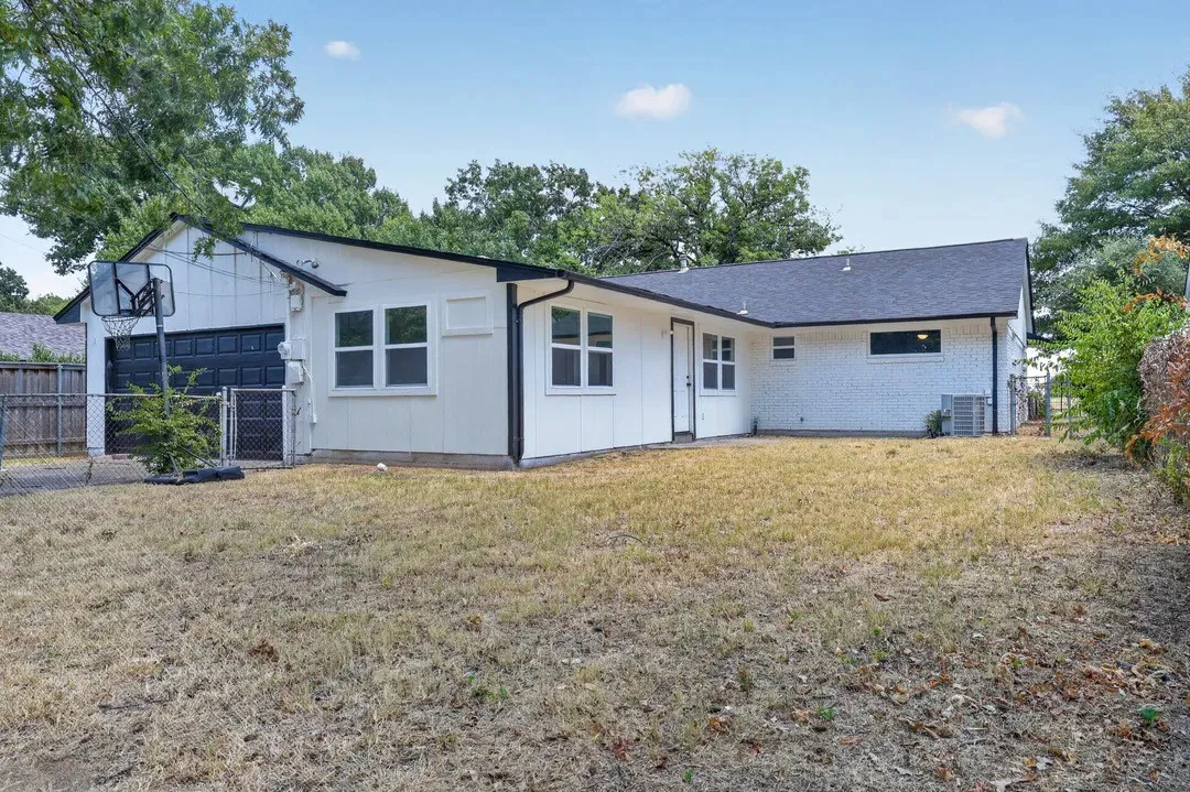 Single Family Residence For Rent in Dallas County , 3811 Ovid Avenue, Dallas, Texas 75224, 4 Bedroom, 2 Bathroom, 1 Garage spaces, 2,121 Sqft, built in 1961, mls#21384971, Real Estate Agent in Dallas, Homes For Rent in Dallas county, Homes For Rent in Dallas, Realtor in Dallas Texas, Real Estate Brokerage Independent Realty Texas, Luminita Cordes Realtor