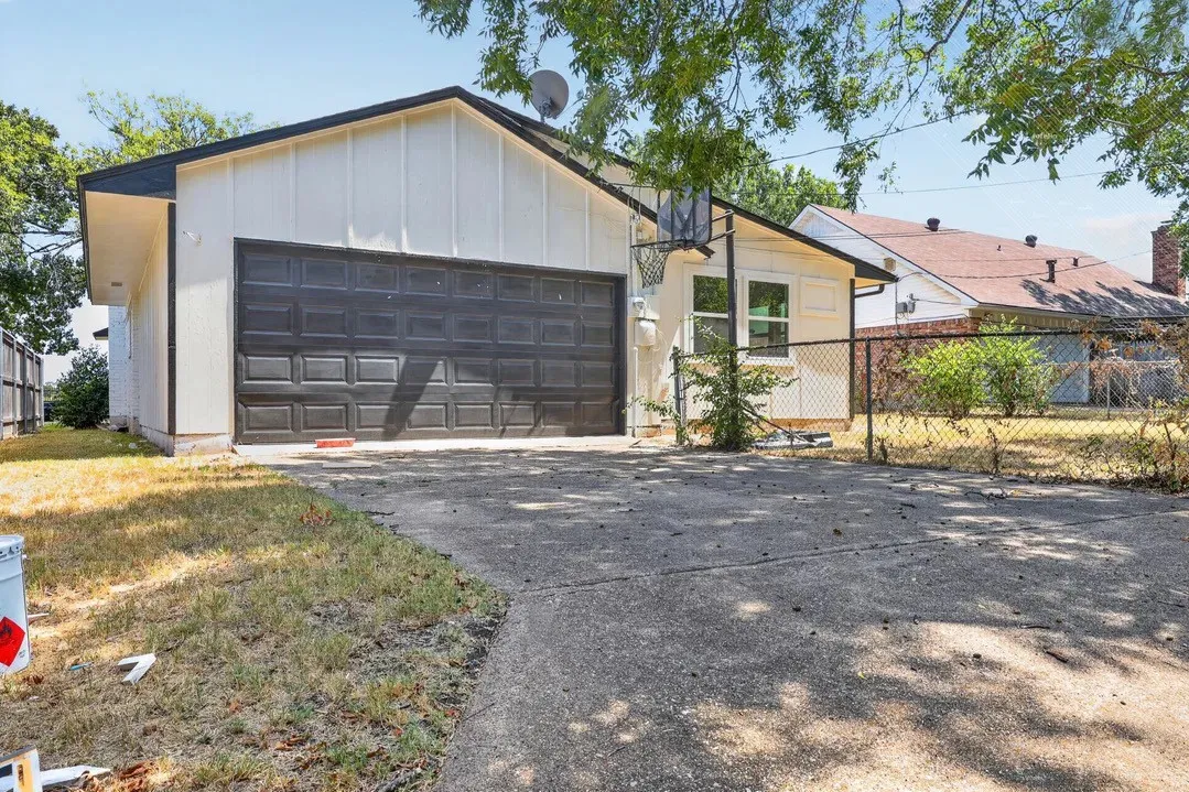 Single Family Residence For Rent in Dallas County , 3811 Ovid Avenue, Dallas, Texas 75224, 4 Bedroom, 2 Bathroom, 1 Garage spaces, 2,121 Sqft, built in 1961, mls#21384971, Real Estate Agent in Dallas, Homes For Rent in Dallas county, Homes For Rent in Dallas, Realtor in Dallas Texas, Real Estate Brokerage Independent Realty Texas, Luminita Cordes Realtor