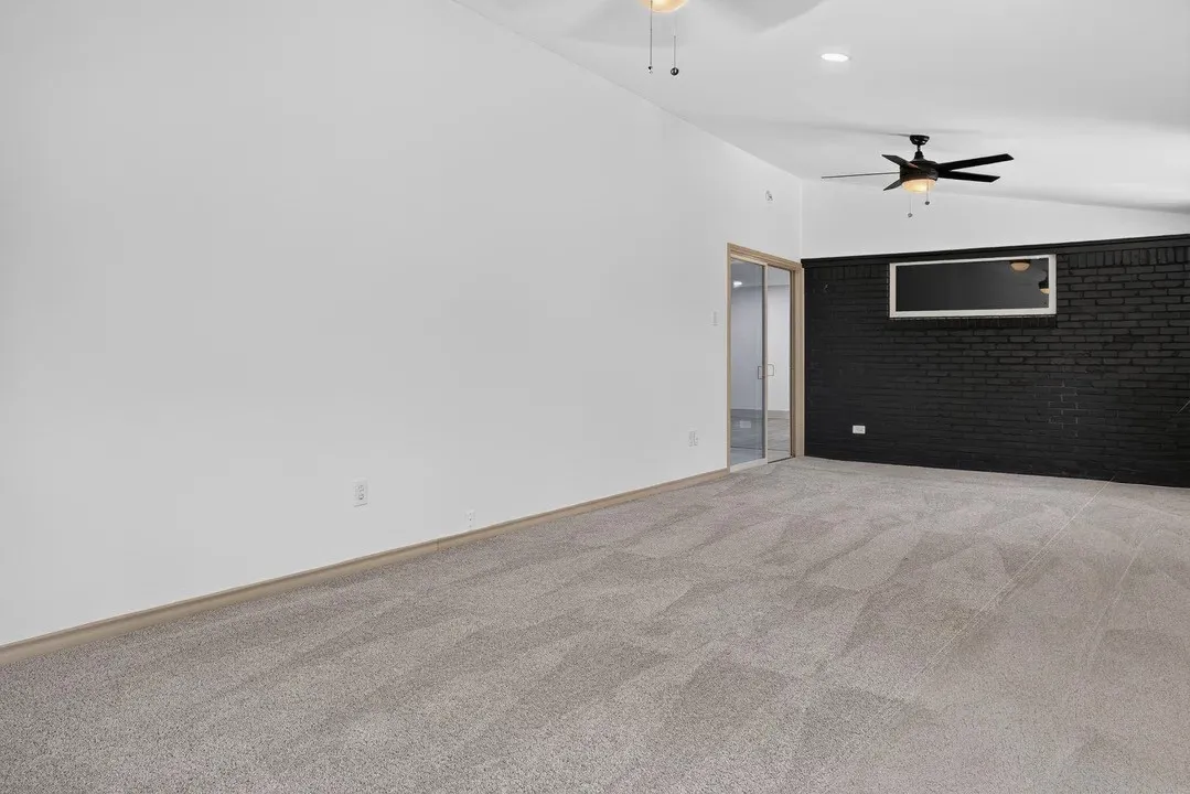 Single Family Residence For Rent in Dallas County , 3811 Ovid Avenue, Dallas, Texas 75224, 4 Bedroom, 2 Bathroom, 1 Garage spaces, 2,121 Sqft, built in 1961, mls#21384971, Real Estate Agent in Dallas, Homes For Rent in Dallas county, Homes For Rent in Dallas, Realtor in Dallas Texas, Real Estate Brokerage Independent Realty Texas, Luminita Cordes Realtor
