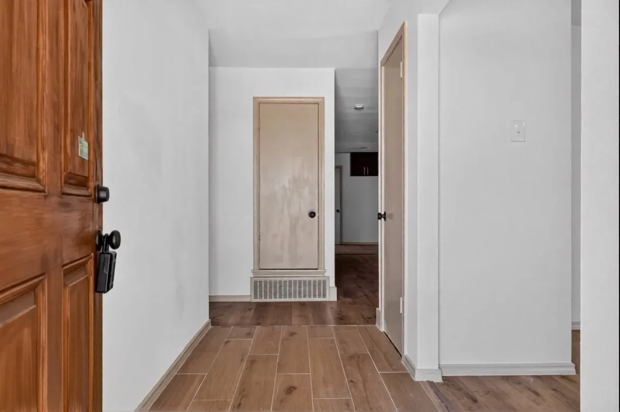 Single Family Residence For Rent in Dallas County , 3811 Ovid Avenue, Dallas, Texas 75224, 4 Bedroom, 2 Bathroom, 1 Garage spaces, 2,121 Sqft, built in 1961, mls#21384971, Real Estate Agent in Dallas, Homes For Rent in Dallas county, Homes For Rent in Dallas, Realtor in Dallas Texas, Real Estate Brokerage Independent Realty Texas, Luminita Cordes Realtor