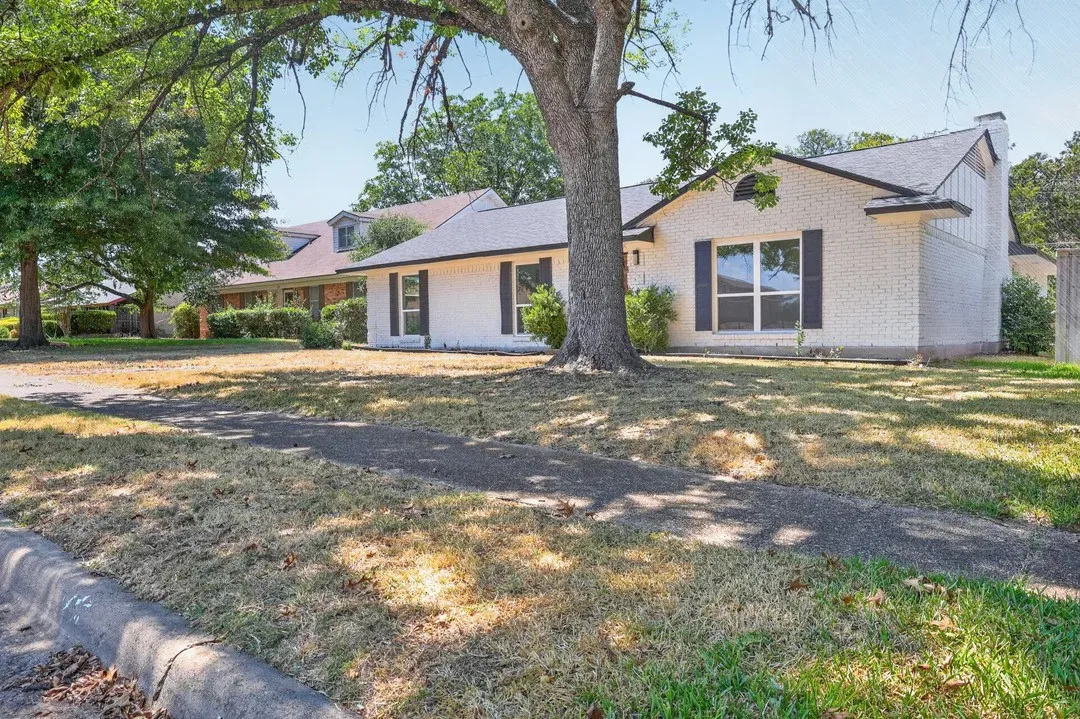 Single Family Residence For Rent in Dallas County , 3811 Ovid Avenue, Dallas, Texas 75224, 4 Bedroom, 2 Bathroom, 1 Garage spaces, 2,121 Sqft, built in 1961, mls#21384971, Real Estate Agent in Dallas, Homes For Rent in Dallas county, Homes For Rent in Dallas, Realtor in Dallas Texas, Real Estate Brokerage Independent Realty Texas, Luminita Cordes Realtor