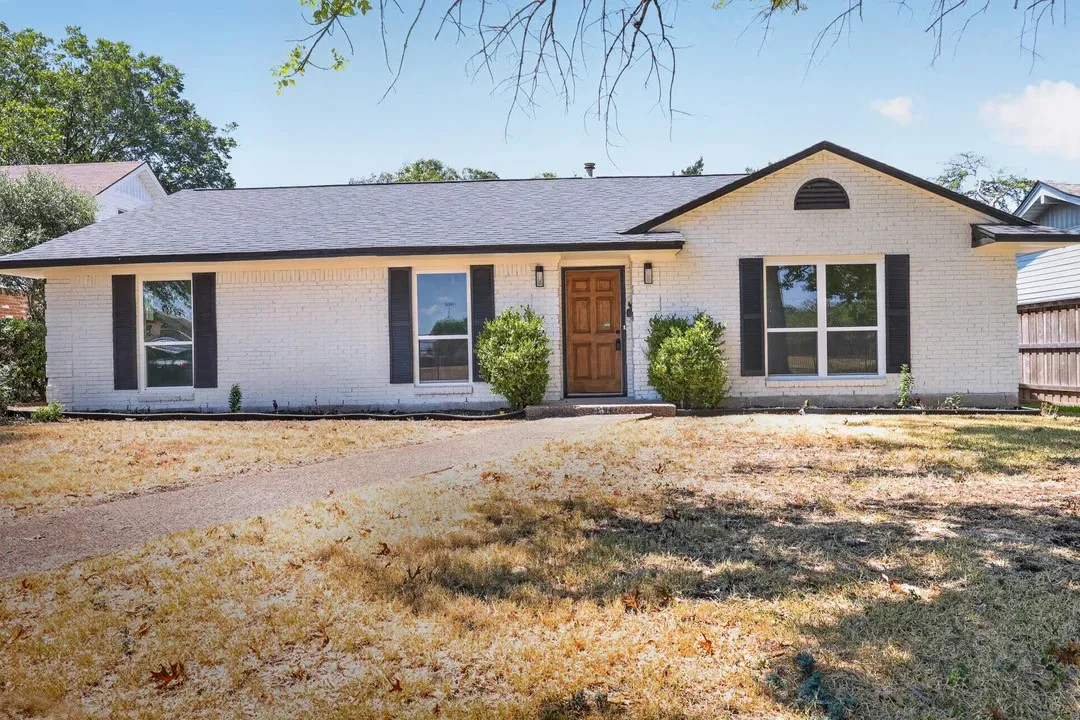 Single Family Residence For Rent in Dallas County , 3811 Ovid Avenue, Dallas, Texas 75224, 4 Bedroom, 2 Bathroom, 1 Garage spaces, 2,121 Sqft, built in 1961, mls#21384971, Real Estate Agent in Dallas, Homes For Rent in Dallas county, Homes For Rent in Dallas, Realtor in Dallas Texas, Real Estate Brokerage Independent Realty Texas, Luminita Cordes Realtor
