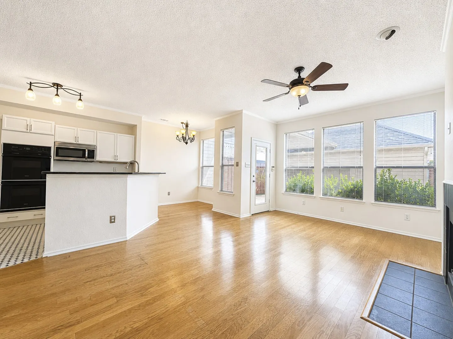 Single Family Residence For Rent in Collin County , 6024 Longley Court, Dallas, Texas 75252, 3 Bedroom, 3 Bathroom, 2 Garage spaces, 1,785 Sqft, built in 1991, mls#21380054, Real Estate Agent in Dallas, Homes For Rent in Collin county, Homes For Rent in Dallas, Realtor in Dallas Texas, Real Estate Brokerage Independent Realty Texas, Luminita Cordes Realtor