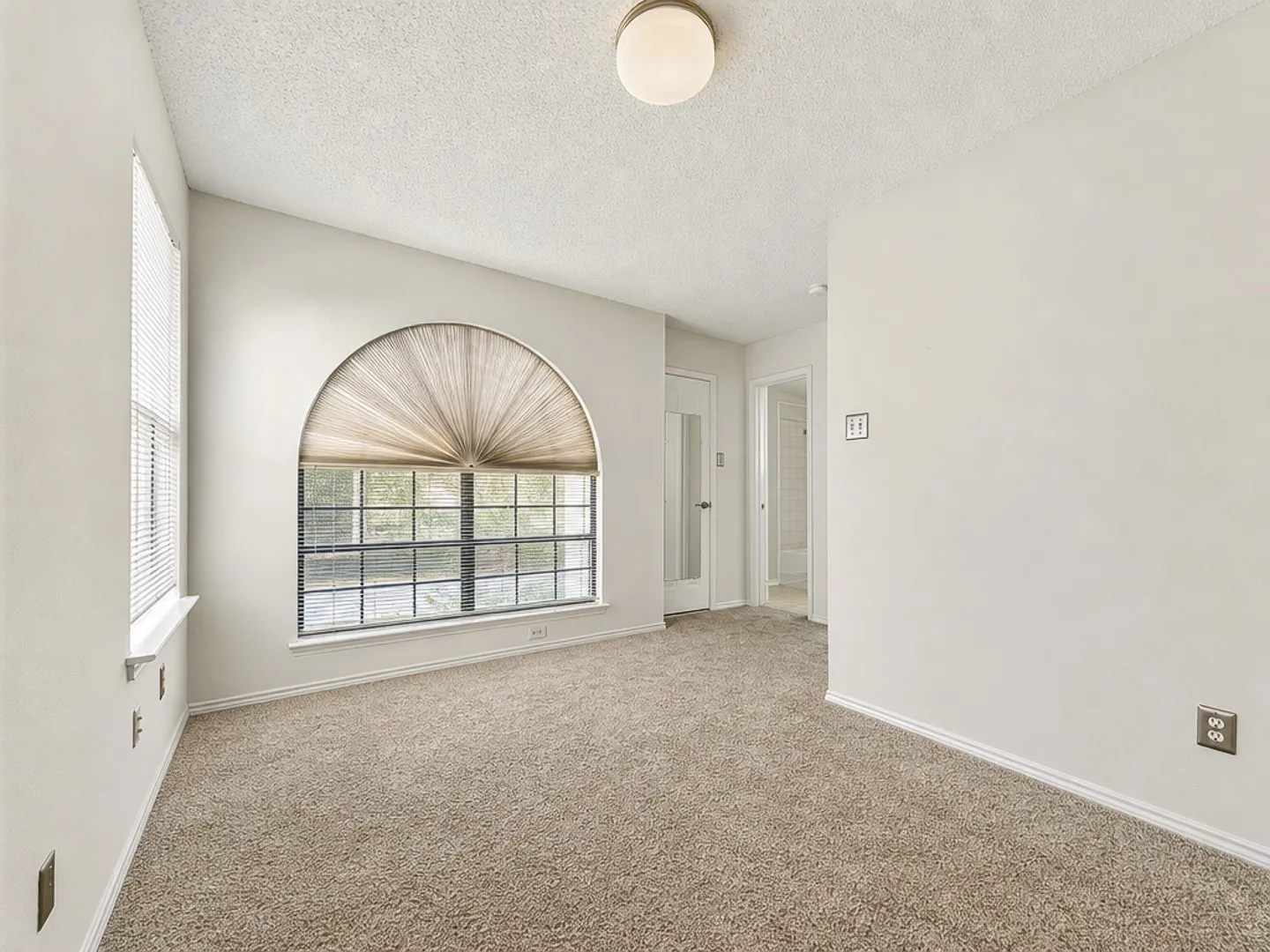 Single Family Residence For Rent in Collin County , 6024 Longley Court, Dallas, Texas 75252, 3 Bedroom, 3 Bathroom, 2 Garage spaces, 1,785 Sqft, built in 1991, mls#21380054, Real Estate Agent in Dallas, Homes For Rent in Collin county, Homes For Rent in Dallas, Realtor in Dallas Texas, Real Estate Brokerage Independent Realty Texas, Luminita Cordes Realtor