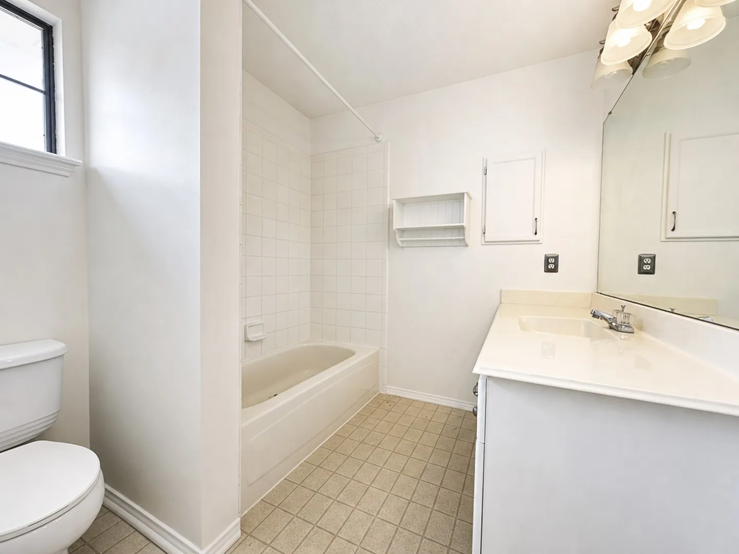 Single Family Residence For Rent in Collin County , 6024 Longley Court, Dallas, Texas 75252, 3 Bedroom, 3 Bathroom, 2 Garage spaces, 1,785 Sqft, built in 1991, mls#21380054, Real Estate Agent in Dallas, Homes For Rent in Collin county, Homes For Rent in Dallas, Realtor in Dallas Texas, Real Estate Brokerage Independent Realty Texas, Luminita Cordes Realtor