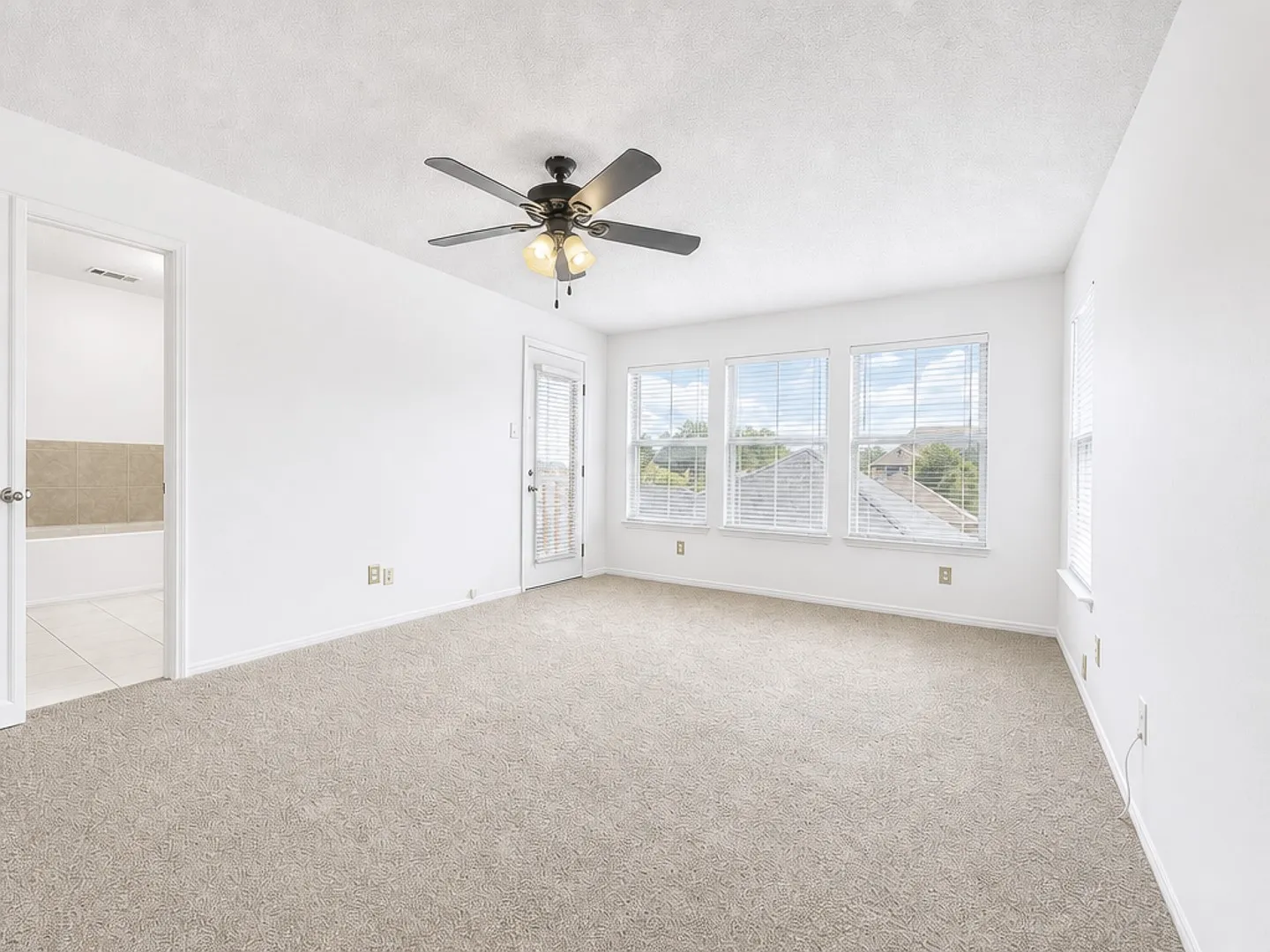 Single Family Residence For Rent in Collin County , 6024 Longley Court, Dallas, Texas 75252, 3 Bedroom, 3 Bathroom, 2 Garage spaces, 1,785 Sqft, built in 1991, mls#21380054, Real Estate Agent in Dallas, Homes For Rent in Collin county, Homes For Rent in Dallas, Realtor in Dallas Texas, Real Estate Brokerage Independent Realty Texas, Luminita Cordes Realtor