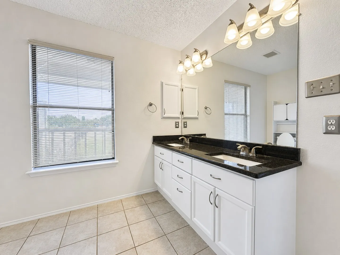 Single Family Residence For Rent in Collin County , 6024 Longley Court, Dallas, Texas 75252, 3 Bedroom, 3 Bathroom, 2 Garage spaces, 1,785 Sqft, built in 1991, mls#21380054, Real Estate Agent in Dallas, Homes For Rent in Collin county, Homes For Rent in Dallas, Realtor in Dallas Texas, Real Estate Brokerage Independent Realty Texas, Luminita Cordes Realtor