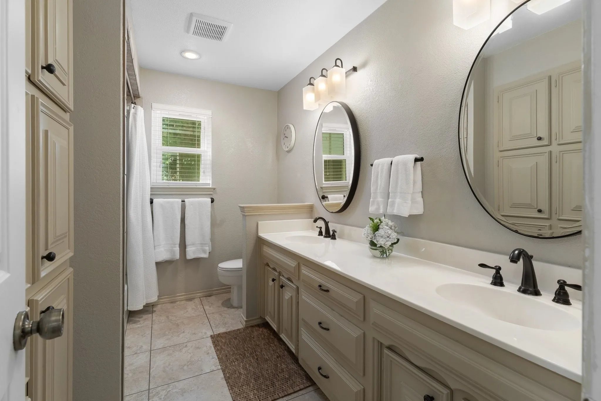 Single Family Residence For Sale in Denton County , 536 Sellmeyer Lane, Highland Village, Texas 75077, 4 Bedroom, 3 Bathroom, Garage spaces, 2,798 Sqft, built in 1975, mls#21383349, Real Estate Agent in Highland Village, Homes For Sale in Denton county, Homes For Sale in Highland Village, Realtor in Highland Village Texas, Real Estate Brokerage Independent Realty Texas, Luminita Cordes Realtor