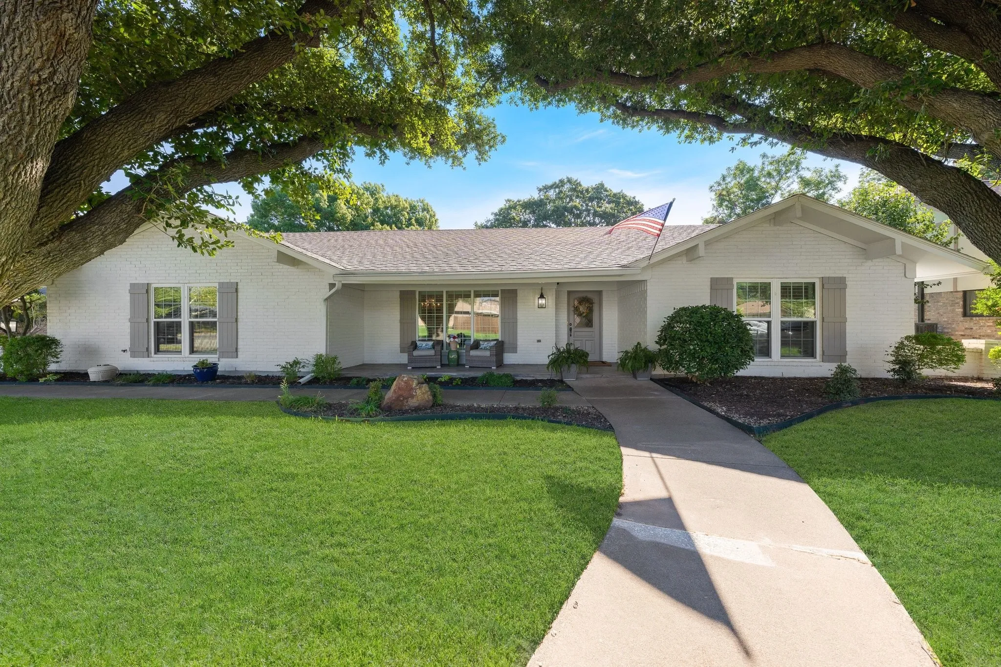 Single Family Residence For Sale in Denton County , 536 Sellmeyer Lane, Highland Village, Texas 75077, 4 Bedroom, 3 Bathroom, Garage spaces, 2,798 Sqft, built in 1975, mls#21383349, Real Estate Agent in Highland Village, Homes For Sale in Denton county, Homes For Sale in Highland Village, Realtor in Highland Village Texas, Real Estate Brokerage Independent Realty Texas, Luminita Cordes Realtor
