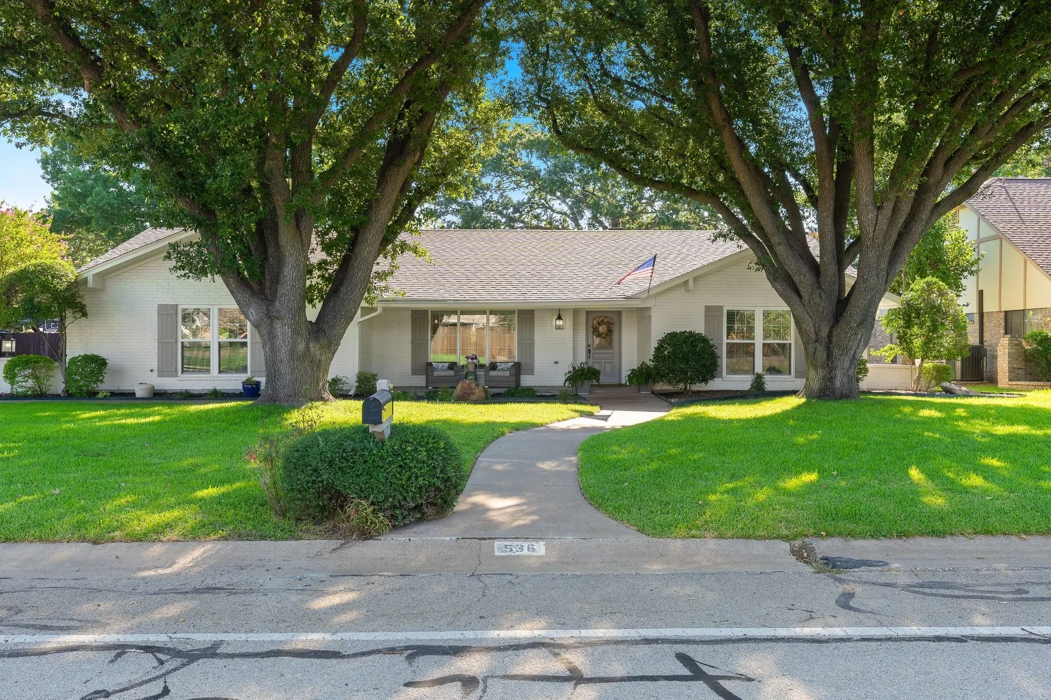 Single Family Residence For Sale in Denton County , 536 Sellmeyer Lane, Highland Village, Texas 75077, 4 Bedroom, 3 Bathroom, Garage spaces, 2,798 Sqft, built in 1975, mls#21383349, Real Estate Agent in Highland Village, Homes For Sale in Denton county, Homes For Sale in Highland Village, Realtor in Highland Village Texas, Real Estate Brokerage Independent Realty Texas, Luminita Cordes Realtor