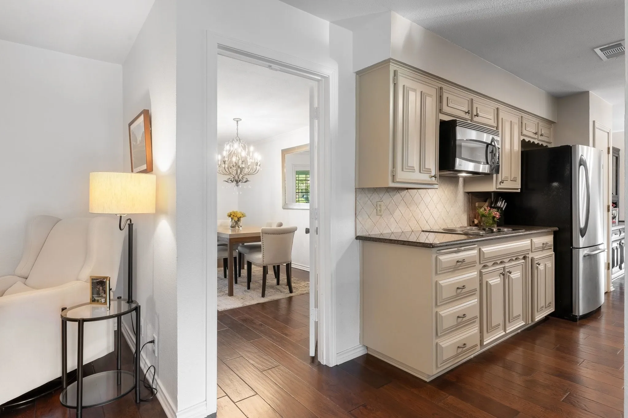 Single Family Residence For Sale in Denton County , 536 Sellmeyer Lane, Highland Village, Texas 75077, 4 Bedroom, 3 Bathroom, Garage spaces, 2,798 Sqft, built in 1975, mls#21383349, Real Estate Agent in Highland Village, Homes For Sale in Denton county, Homes For Sale in Highland Village, Realtor in Highland Village Texas, Real Estate Brokerage Independent Realty Texas, Luminita Cordes Realtor