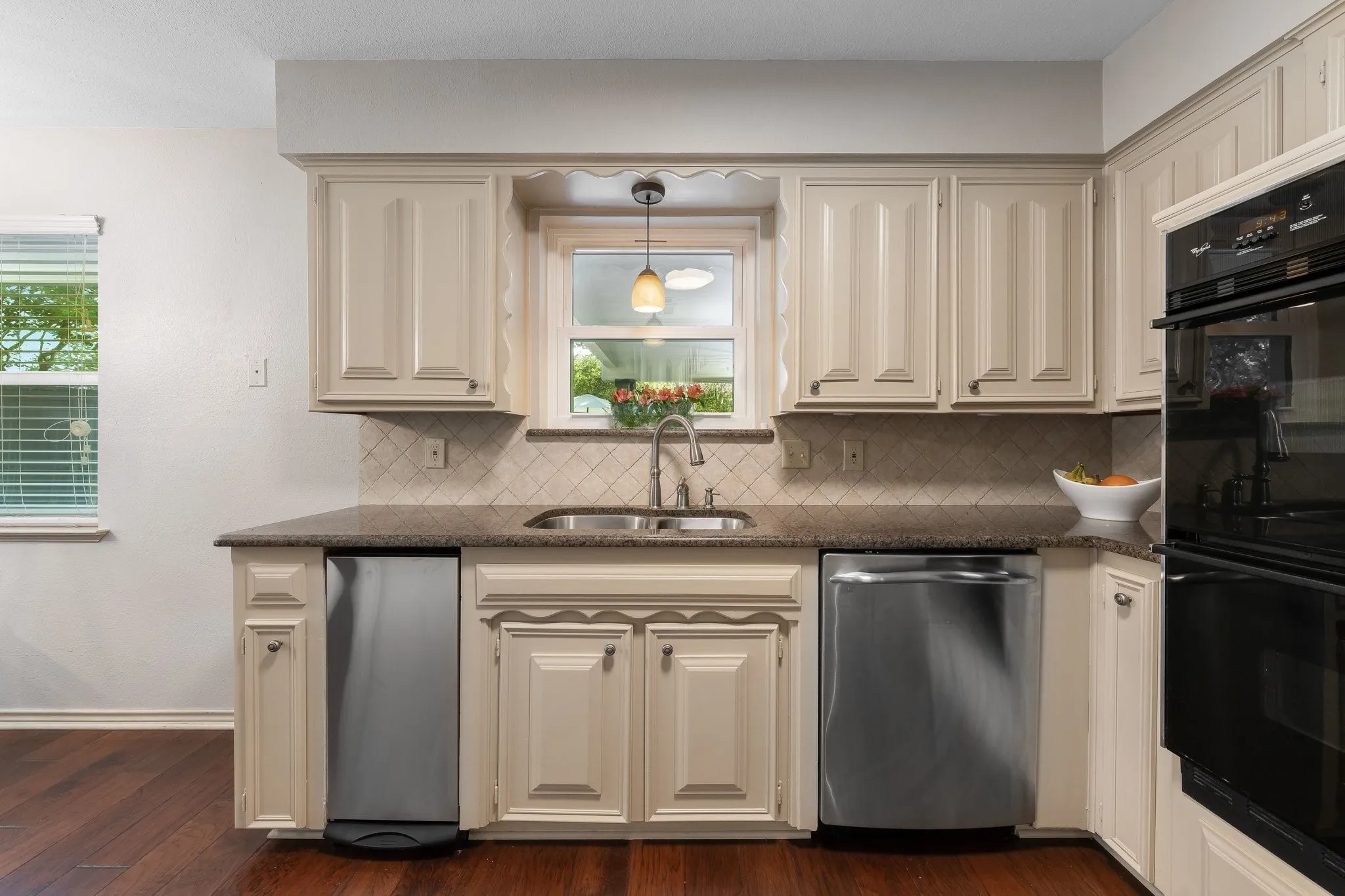 Single Family Residence For Sale in Denton County , 536 Sellmeyer Lane, Highland Village, Texas 75077, 4 Bedroom, 3 Bathroom, Garage spaces, 2,798 Sqft, built in 1975, mls#21383349, Real Estate Agent in Highland Village, Homes For Sale in Denton county, Homes For Sale in Highland Village, Realtor in Highland Village Texas, Real Estate Brokerage Independent Realty Texas, Luminita Cordes Realtor
