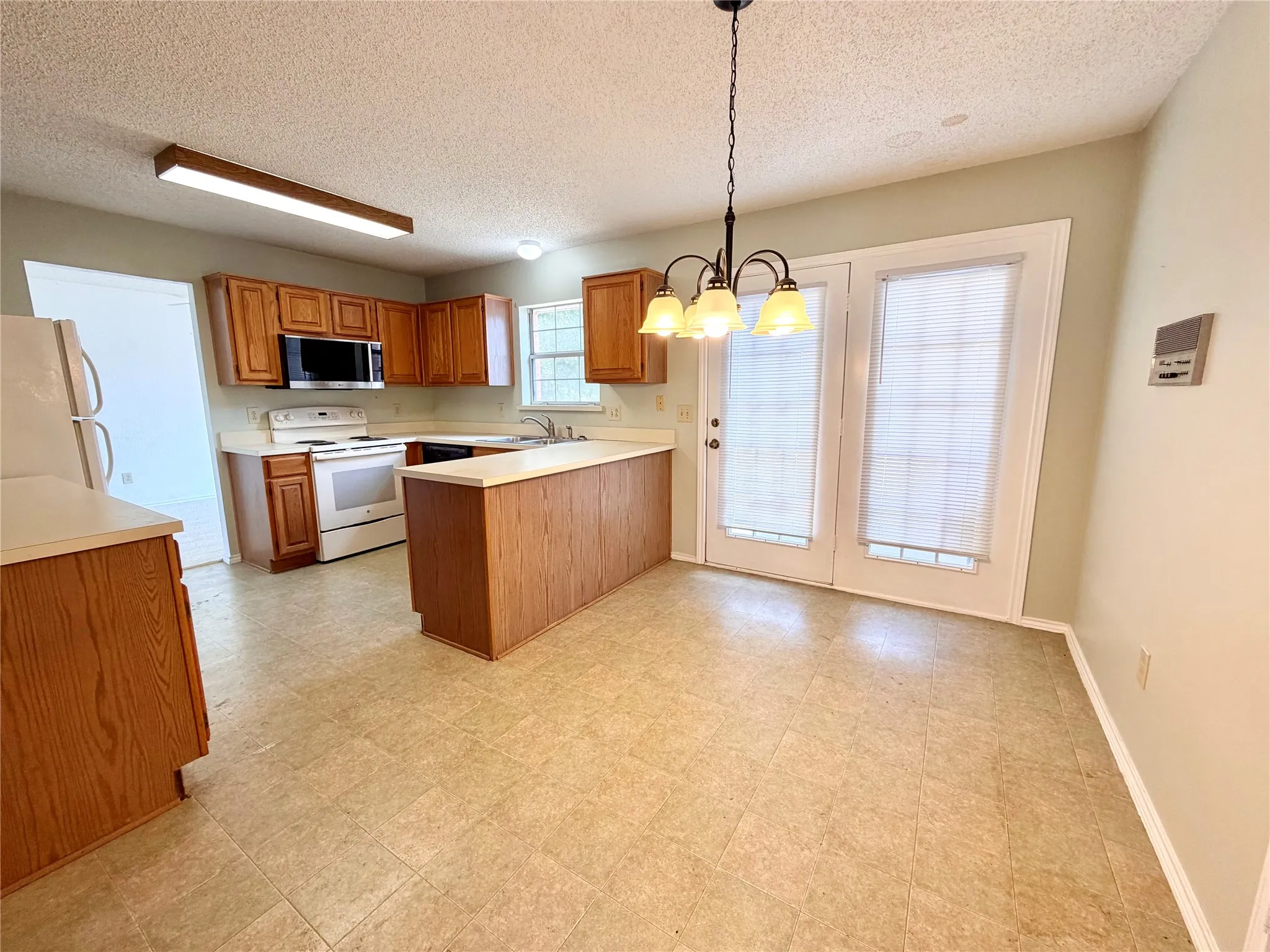 Single Family Residence For Rent in Dallas County , 2126 Country Dell Drive, Garland, Texas 75040, 4 Bedroom, 3 Bathroom, 2 Garage spaces, 2,616 Sqft, built in 1986, mls#21383925, Real Estate Agent in Garland, Homes For Rent in Dallas county, Homes For Rent in Garland, Realtor in Garland Texas, Real Estate Brokerage Independent Realty Texas, Luminita Cordes Realtor