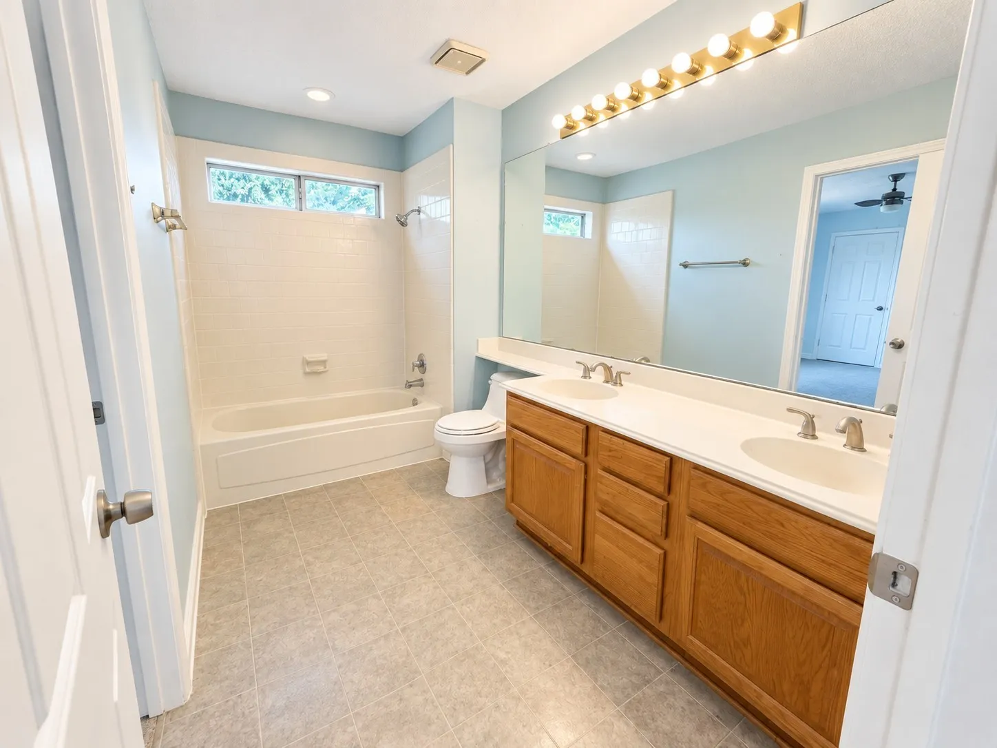 Single Family Residence For Rent in Dallas County , 2126 Country Dell Drive, Garland, Texas 75040, 4 Bedroom, 3 Bathroom, 2 Garage spaces, 2,616 Sqft, built in 1986, mls#21383925, Real Estate Agent in Garland, Homes For Rent in Dallas county, Homes For Rent in Garland, Realtor in Garland Texas, Real Estate Brokerage Independent Realty Texas, Luminita Cordes Realtor