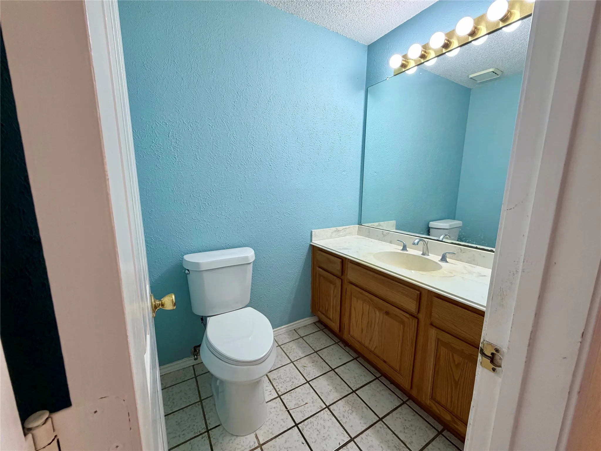 Single Family Residence For Rent in Dallas County , 2126 Country Dell Drive, Garland, Texas 75040, 4 Bedroom, 3 Bathroom, 2 Garage spaces, 2,616 Sqft, built in 1986, mls#21383925, Real Estate Agent in Garland, Homes For Rent in Dallas county, Homes For Rent in Garland, Realtor in Garland Texas, Real Estate Brokerage Independent Realty Texas, Luminita Cordes Realtor
