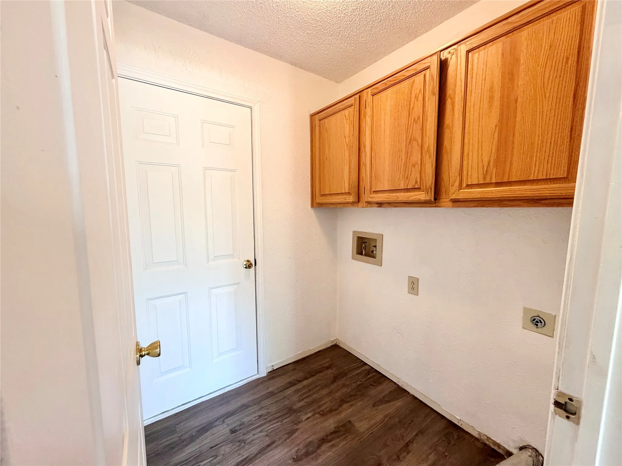 Single Family Residence For Rent in Dallas County , 2126 Country Dell Drive, Garland, Texas 75040, 4 Bedroom, 3 Bathroom, 2 Garage spaces, 2,616 Sqft, built in 1986, mls#21383925, Real Estate Agent in Garland, Homes For Rent in Dallas county, Homes For Rent in Garland, Realtor in Garland Texas, Real Estate Brokerage Independent Realty Texas, Luminita Cordes Realtor