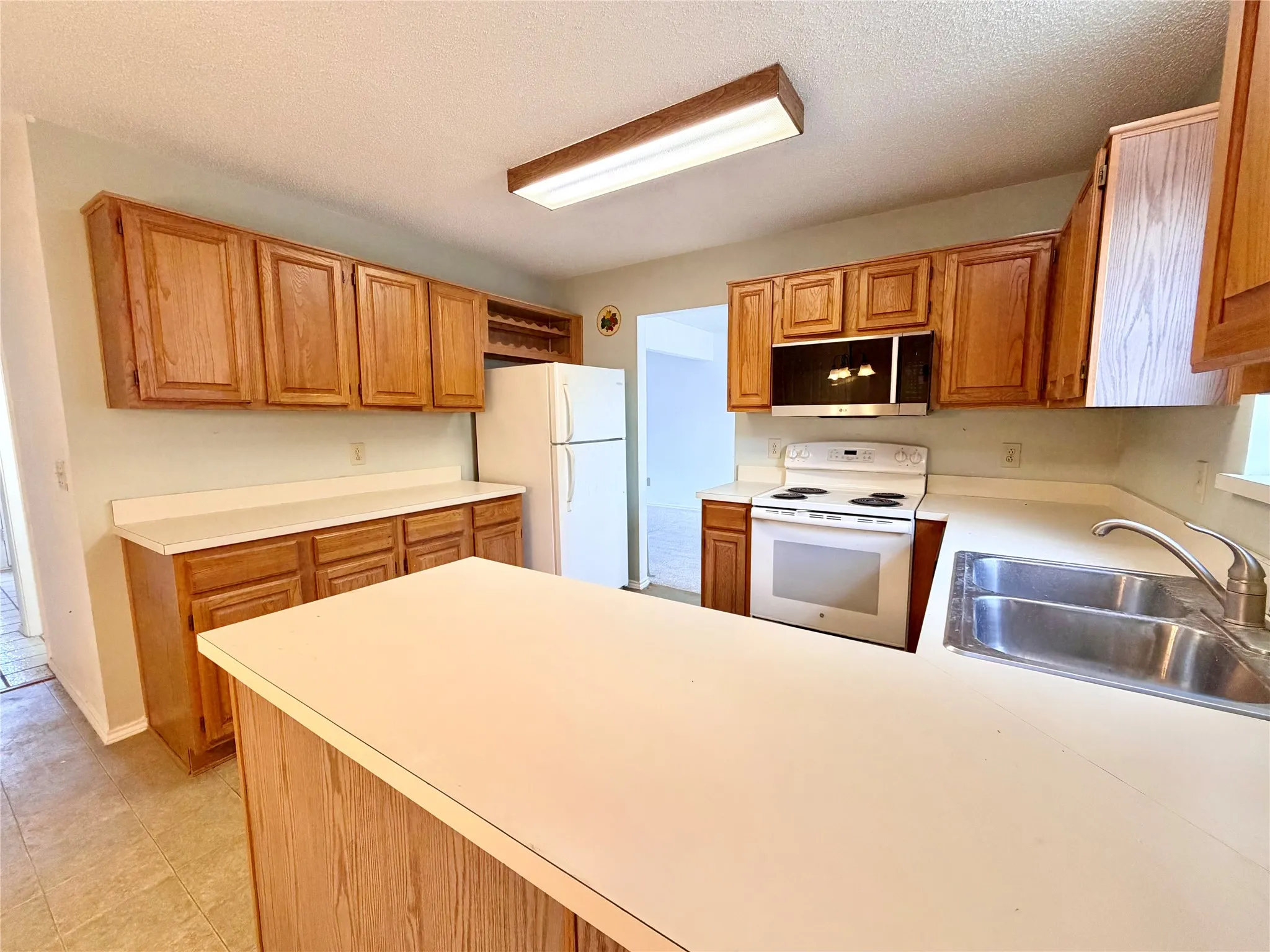 Single Family Residence For Rent in Dallas County , 2126 Country Dell Drive, Garland, Texas 75040, 4 Bedroom, 3 Bathroom, 2 Garage spaces, 2,616 Sqft, built in 1986, mls#21383925, Real Estate Agent in Garland, Homes For Rent in Dallas county, Homes For Rent in Garland, Realtor in Garland Texas, Real Estate Brokerage Independent Realty Texas, Luminita Cordes Realtor