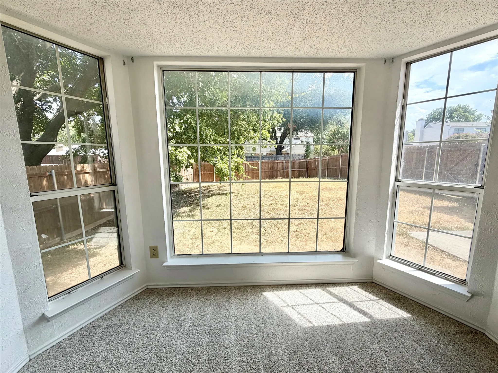 Single Family Residence For Rent in Dallas County , 2126 Country Dell Drive, Garland, Texas 75040, 4 Bedroom, 3 Bathroom, 2 Garage spaces, 2,616 Sqft, built in 1986, mls#21383925, Real Estate Agent in Garland, Homes For Rent in Dallas county, Homes For Rent in Garland, Realtor in Garland Texas, Real Estate Brokerage Independent Realty Texas, Luminita Cordes Realtor