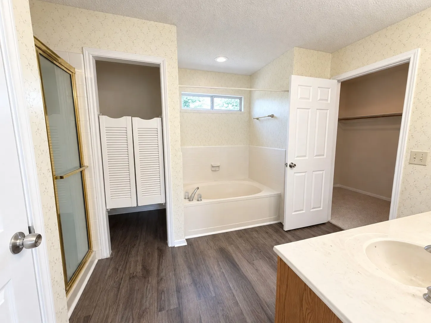 Single Family Residence For Rent in Dallas County , 2126 Country Dell Drive, Garland, Texas 75040, 4 Bedroom, 3 Bathroom, 2 Garage spaces, 2,616 Sqft, built in 1986, mls#21383925, Real Estate Agent in Garland, Homes For Rent in Dallas county, Homes For Rent in Garland, Realtor in Garland Texas, Real Estate Brokerage Independent Realty Texas, Luminita Cordes Realtor