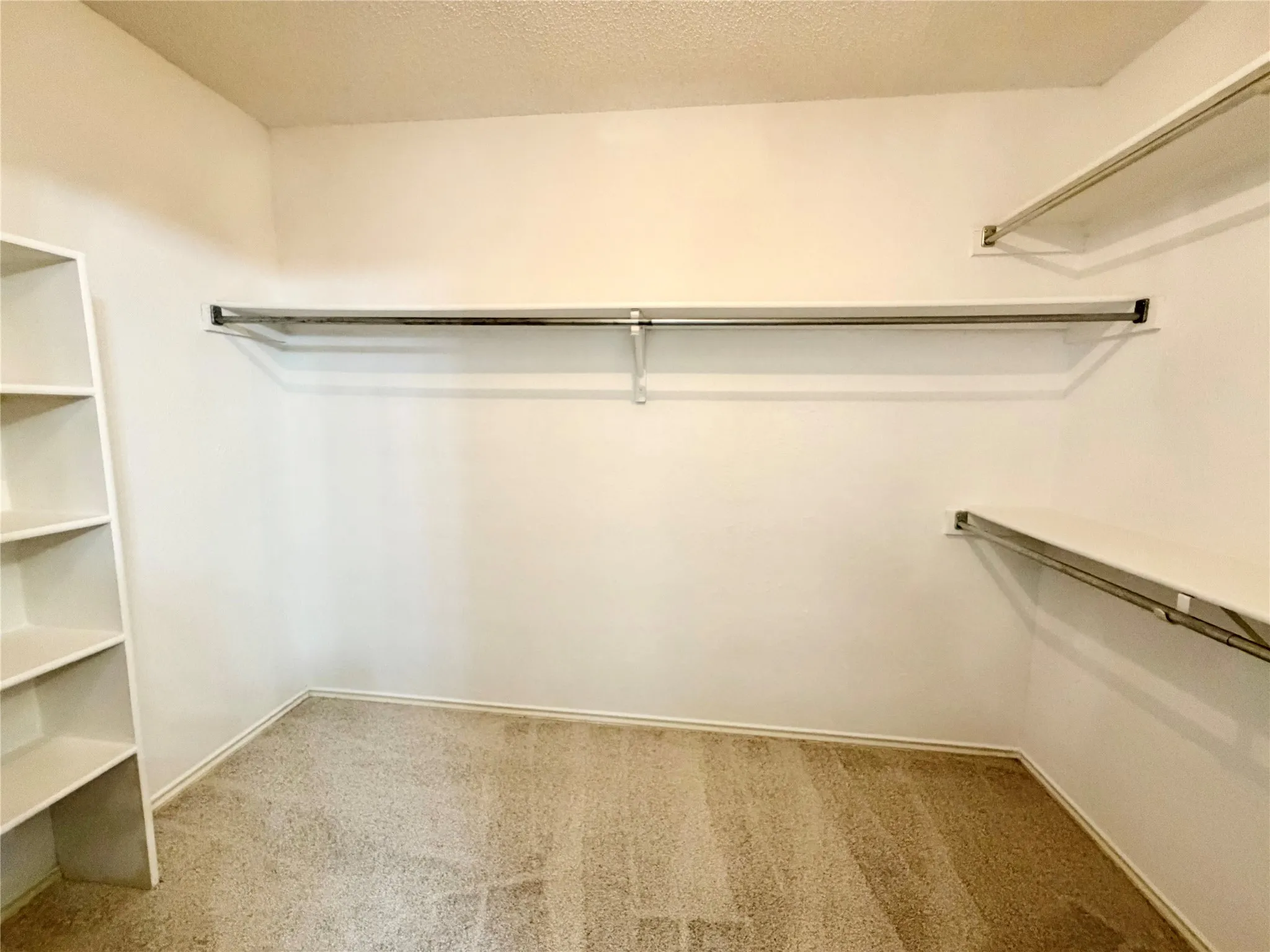Single Family Residence For Rent in Dallas County , 2126 Country Dell Drive, Garland, Texas 75040, 4 Bedroom, 3 Bathroom, 2 Garage spaces, 2,616 Sqft, built in 1986, mls#21383925, Real Estate Agent in Garland, Homes For Rent in Dallas county, Homes For Rent in Garland, Realtor in Garland Texas, Real Estate Brokerage Independent Realty Texas, Luminita Cordes Realtor
