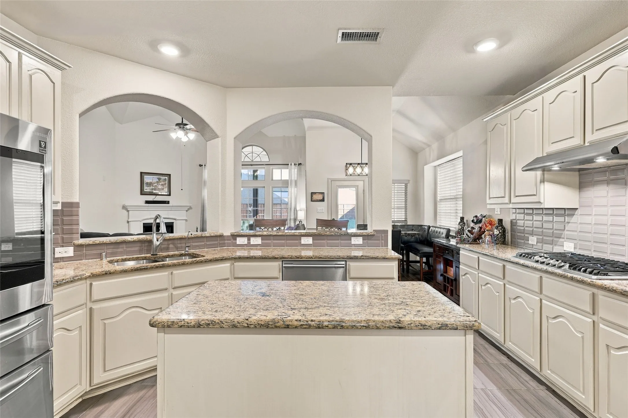 Single Family Residence For Sale in Tarrant County , 2912 Alta, Grand Prairie, Texas 75054, 5 Bedroom, 4 Bathroom, 2 Garage spaces, 4,385 Sqft, built in 2017, mls#21382375, Real Estate Agent in Grand Prairie, Homes For Sale in Tarrant county, Homes For Sale in Grand Prairie, Realtor in Grand Prairie Texas, Real Estate Brokerage Independent Realty Texas, Luminita Cordes Realtor
