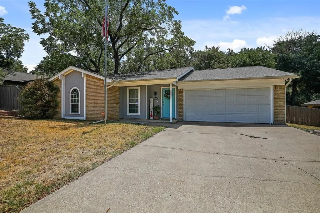 Single Family Residence For Sale in Tarrant County , 6306 Orchard Hill Drive, Arlington, Texas 76016, 4 Bedroom, 2 Bathroom, 2 Garage spaces, 2,228 Sqft, built in 1978, mls#21384978, Real Estate Agent in Arlington, Homes For Sale in Tarrant county, Homes For Sale in Arlington, Realtor in Arlington Texas, Real Estate Brokerage Independent Realty Texas, Luminita Cordes Realtor