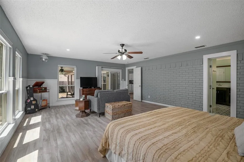 Single Family Residence For Sale in Tarrant County , 6306 Orchard Hill Drive, Arlington, Texas 76016, 4 Bedroom, 2 Bathroom, 2 Garage spaces, 2,228 Sqft, built in 1978, mls#21384978, Real Estate Agent in Arlington, Homes For Sale in Tarrant county, Homes For Sale in Arlington, Realtor in Arlington Texas, Real Estate Brokerage Independent Realty Texas, Luminita Cordes Realtor