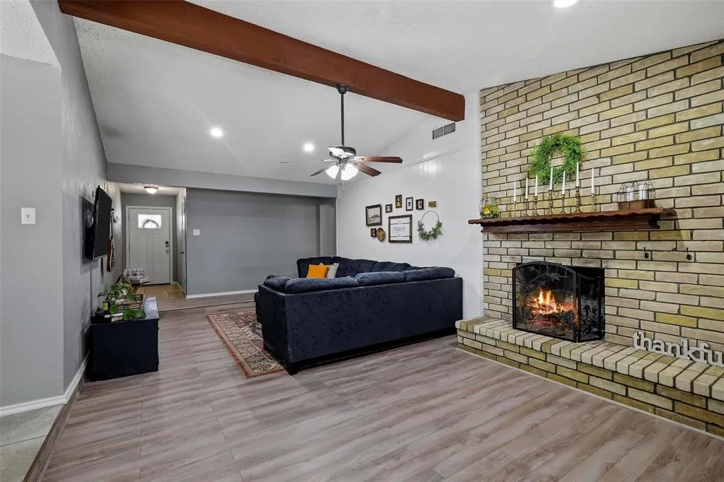 Single Family Residence For Sale in Tarrant County , 6306 Orchard Hill Drive, Arlington, Texas 76016, 4 Bedroom, 2 Bathroom, 2 Garage spaces, 2,228 Sqft, built in 1978, mls#21384978, Real Estate Agent in Arlington, Homes For Sale in Tarrant county, Homes For Sale in Arlington, Realtor in Arlington Texas, Real Estate Brokerage Independent Realty Texas, Luminita Cordes Realtor