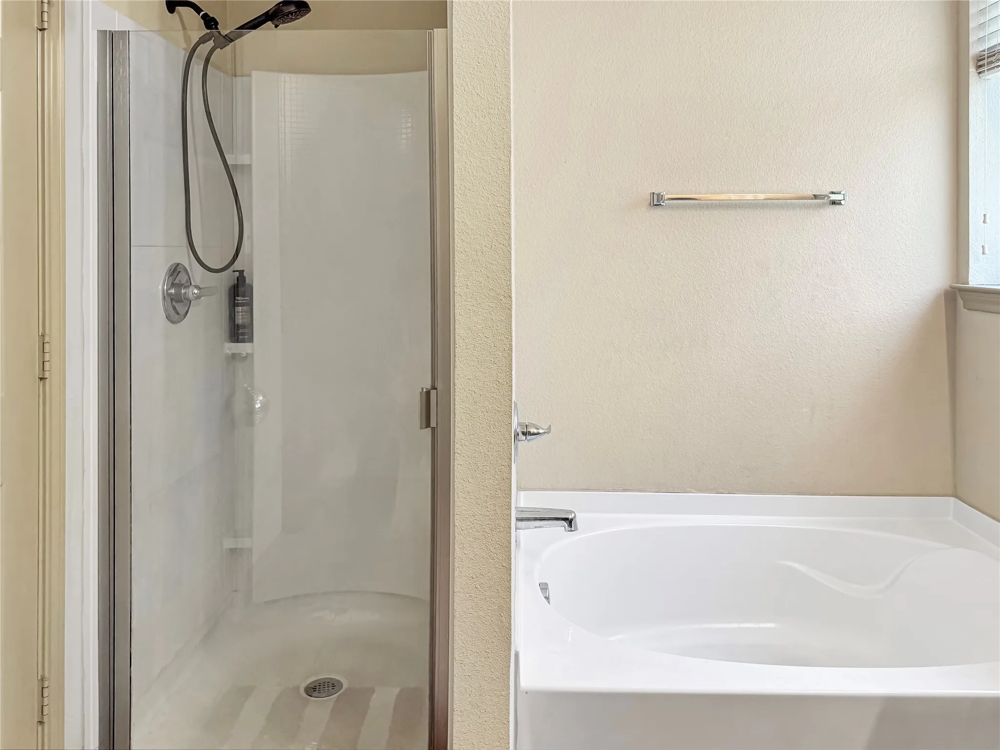 Single Family Residence For Sale in Dallas County , 1805 Overlook Drive, Lancaster, Texas 75146, 3 Bedroom, 2 Bathroom, 2 Garage spaces, 1,578 Sqft, built in 2013, mls#21384210, Real Estate Agent in Lancaster, Homes For Sale in Dallas county, Homes For Sale in Lancaster, Realtor in Lancaster Texas, Real Estate Brokerage Independent Realty Texas, Luminita Cordes Realtor