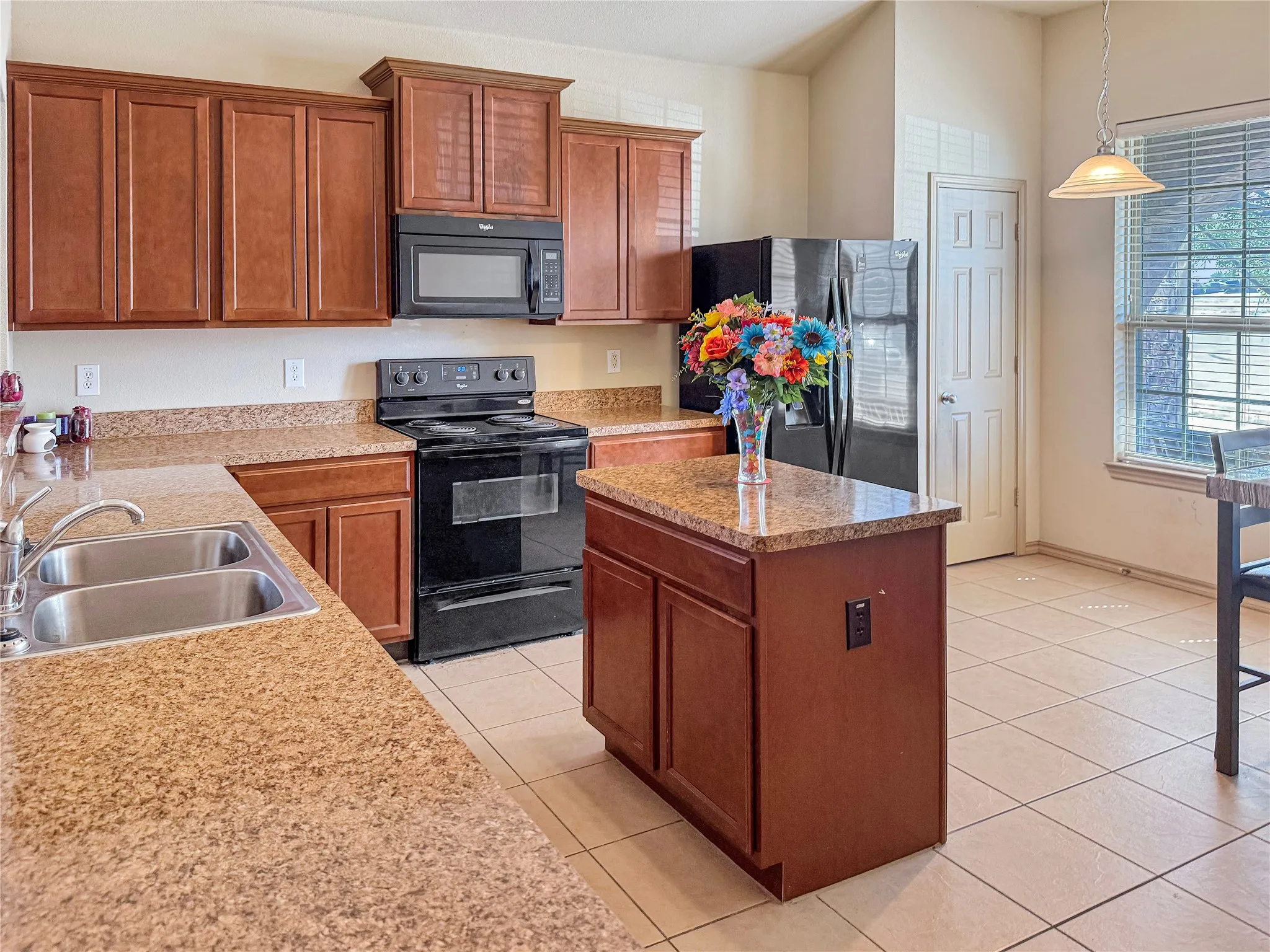 Spacious kitchen!