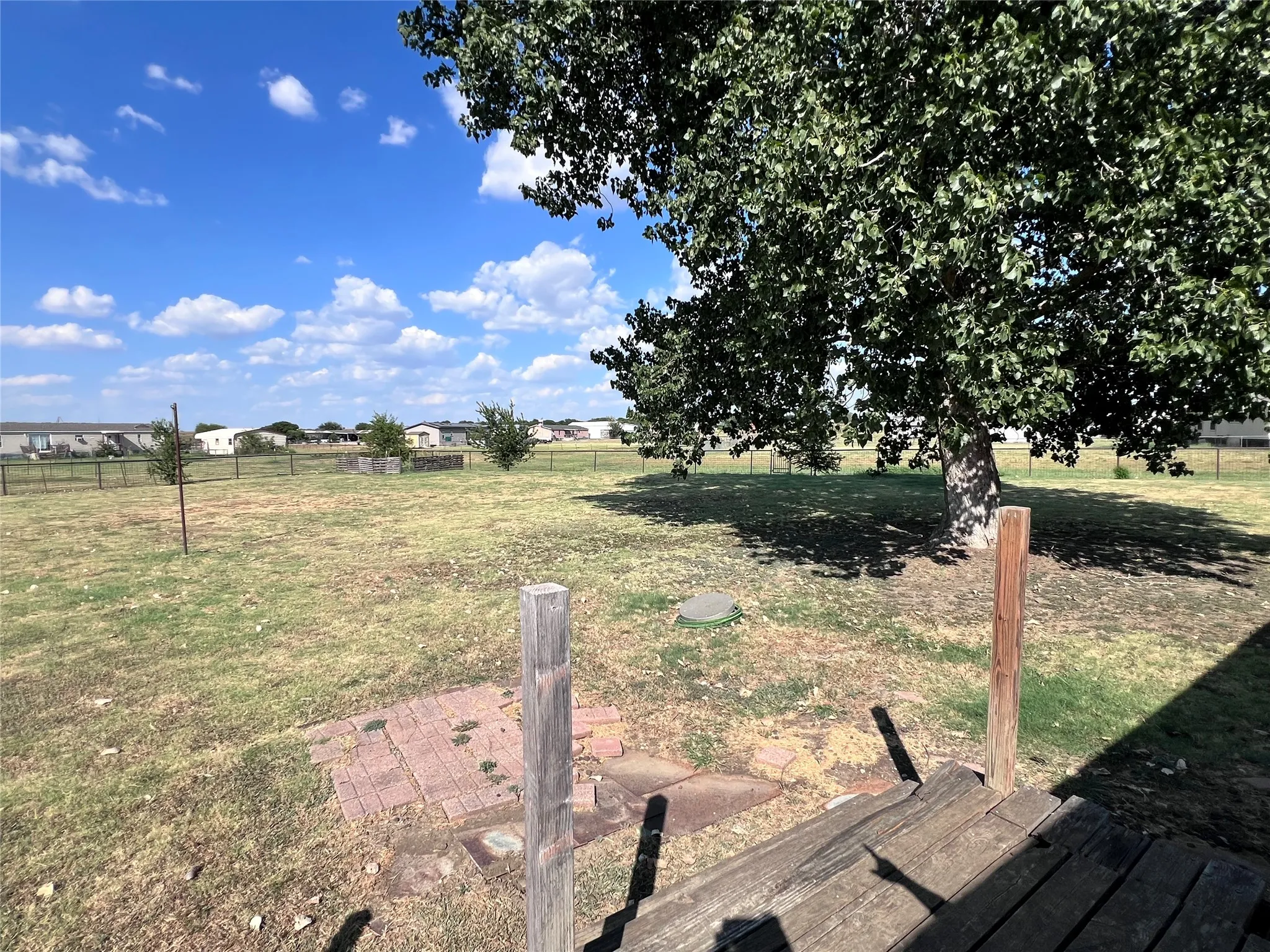 Farm For Sale in Johnson County , 9133 Fm 1807, Alvarado, Texas 76009, 3 Bedroom, 2 Bathroom, Garage spaces, 1,344 Sqft, built in 1998, mls#21379869, Real Estate Agent in Alvarado, Homes For Sale in Johnson county, Homes For Sale in Alvarado, Realtor in Alvarado Texas, Real Estate Brokerage Independent Realty Texas, Luminita Cordes Realtor
