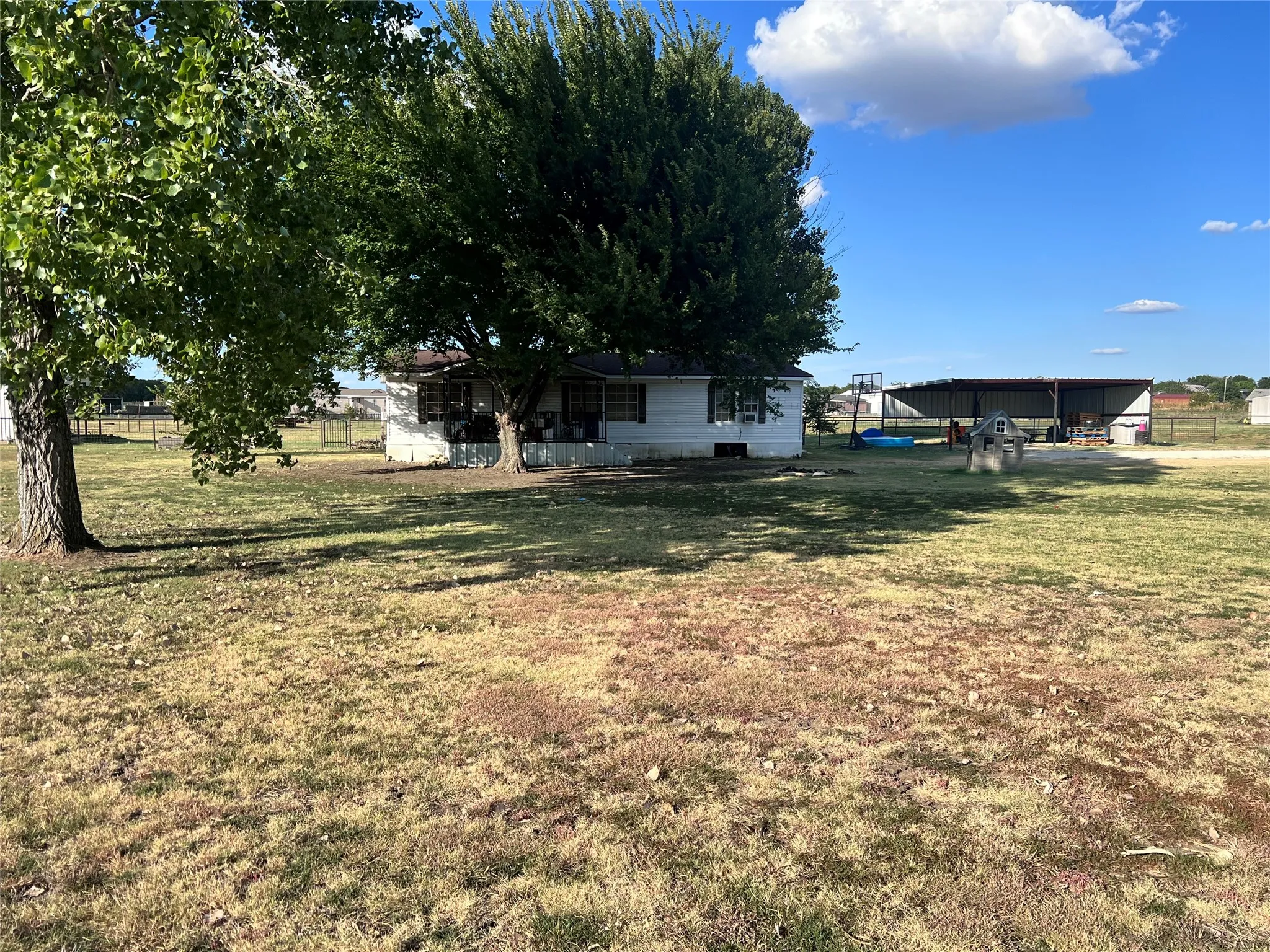 Farm For Sale in Johnson County , 9133 Fm 1807, Alvarado, Texas 76009, 3 Bedroom, 2 Bathroom, Garage spaces, 1,344 Sqft, built in 1998, mls#21379869, Real Estate Agent in Alvarado, Homes For Sale in Johnson county, Homes For Sale in Alvarado, Realtor in Alvarado Texas, Real Estate Brokerage Independent Realty Texas, Luminita Cordes Realtor