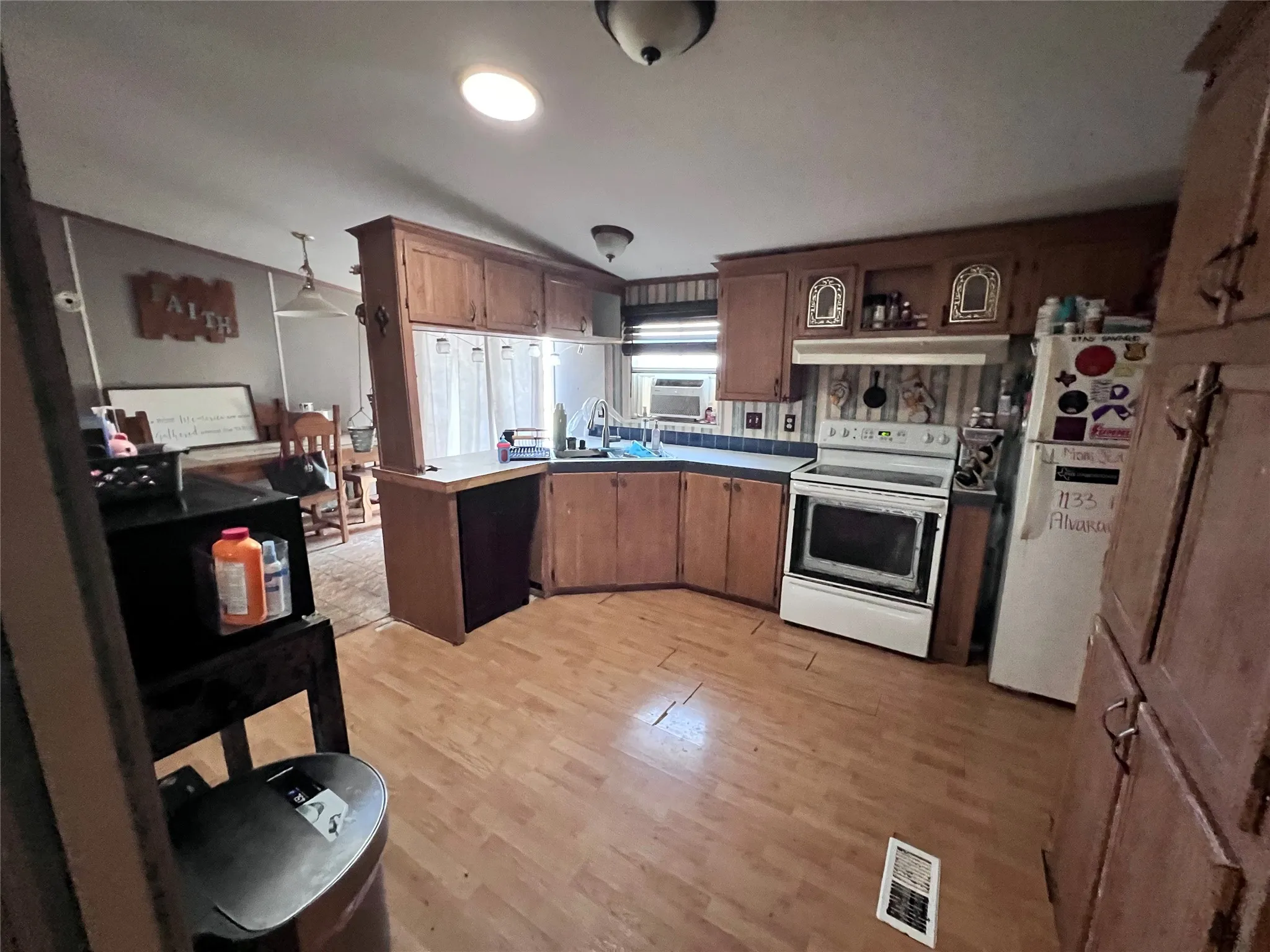 Farm For Sale in Johnson County , 9133 Fm 1807, Alvarado, Texas 76009, 3 Bedroom, 2 Bathroom, Garage spaces, 1,344 Sqft, built in 1998, mls#21379869, Real Estate Agent in Alvarado, Homes For Sale in Johnson county, Homes For Sale in Alvarado, Realtor in Alvarado Texas, Real Estate Brokerage Independent Realty Texas, Luminita Cordes Realtor