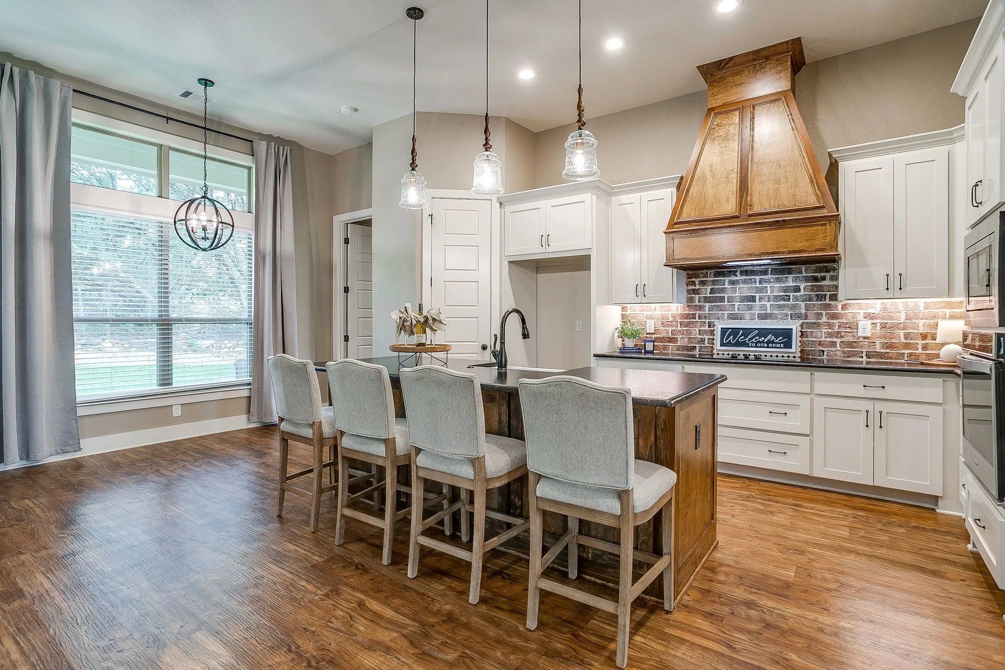 Single Family Residence For Sale in Parker County , 605 Embers Lane, Weatherford, Texas 76085, 3 Bedroom, 3 Bathroom, 2 Garage spaces, 2,106 Sqft, built in 2018, mls#21382828, Real Estate Agent in Weatherford, Homes For Sale in Parker county, Homes For Sale in Weatherford, Realtor in Weatherford Texas, Real Estate Brokerage Independent Realty Texas, Luminita Cordes Realtor