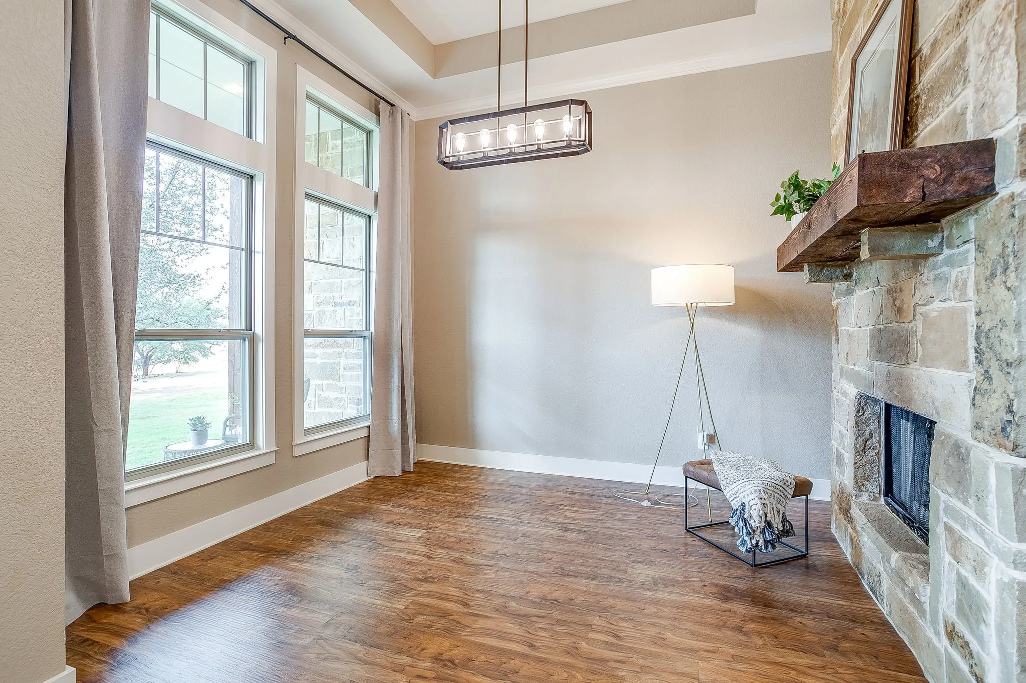 Single Family Residence For Sale in Parker County , 605 Embers Lane, Weatherford, Texas 76085, 3 Bedroom, 3 Bathroom, 2 Garage spaces, 2,106 Sqft, built in 2018, mls#21382828, Real Estate Agent in Weatherford, Homes For Sale in Parker county, Homes For Sale in Weatherford, Realtor in Weatherford Texas, Real Estate Brokerage Independent Realty Texas, Luminita Cordes Realtor