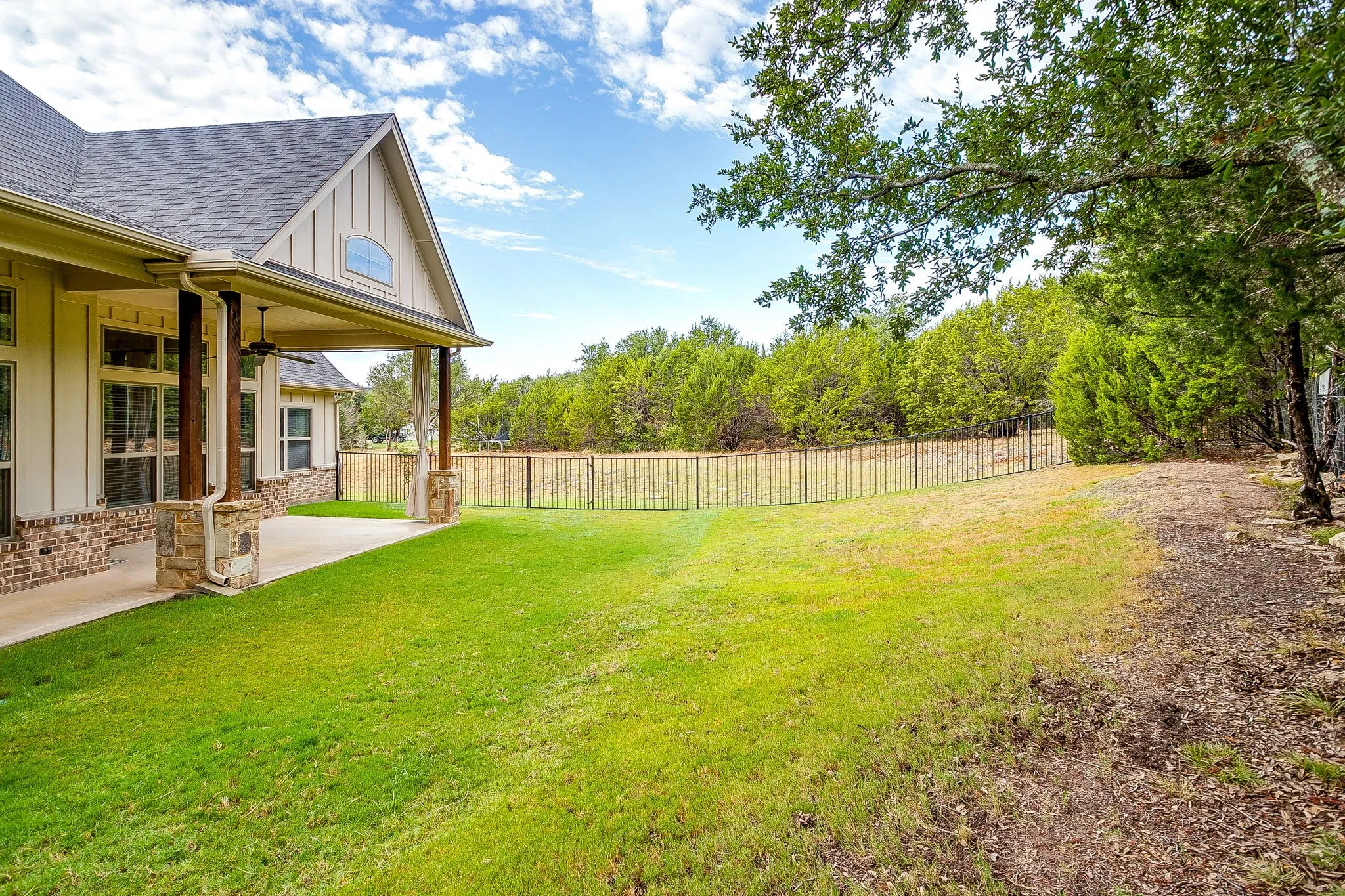 Single Family Residence For Sale in Parker County , 605 Embers Lane, Weatherford, Texas 76085, 3 Bedroom, 3 Bathroom, 2 Garage spaces, 2,106 Sqft, built in 2018, mls#21382828, Real Estate Agent in Weatherford, Homes For Sale in Parker county, Homes For Sale in Weatherford, Realtor in Weatherford Texas, Real Estate Brokerage Independent Realty Texas, Luminita Cordes Realtor