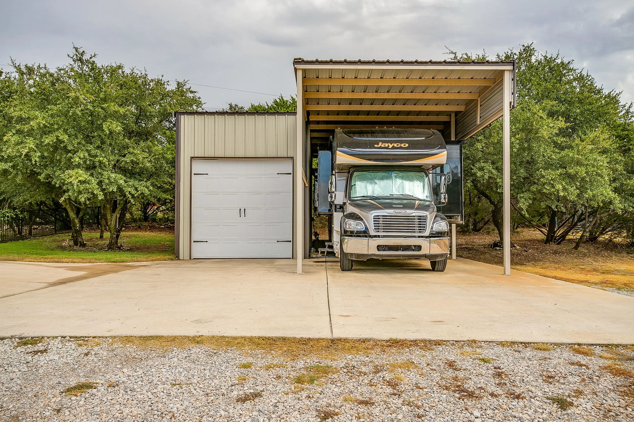Single Family Residence For Sale in Parker County , 605 Embers Lane, Weatherford, Texas 76085, 3 Bedroom, 3 Bathroom, 2 Garage spaces, 2,106 Sqft, built in 2018, mls#21382828, Real Estate Agent in Weatherford, Homes For Sale in Parker county, Homes For Sale in Weatherford, Realtor in Weatherford Texas, Real Estate Brokerage Independent Realty Texas, Luminita Cordes Realtor