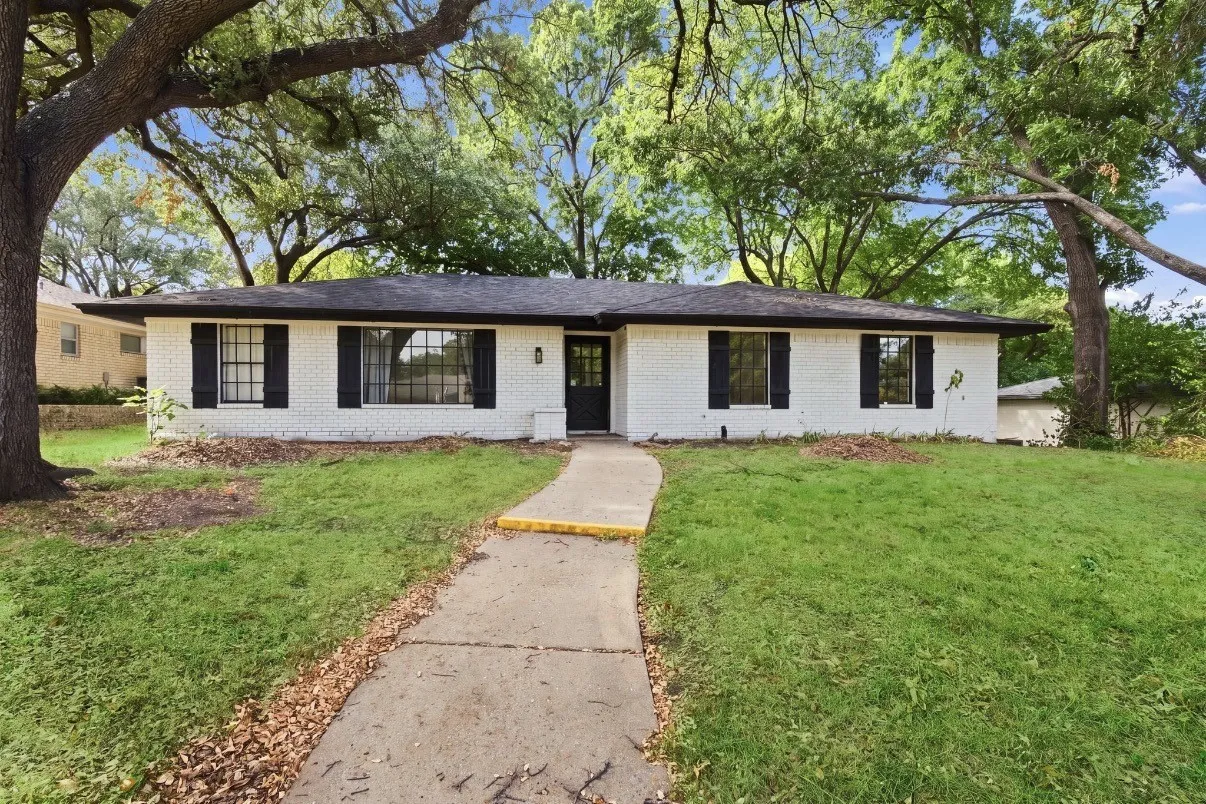 Single Family Residence For Rent in Collin County , 1505 Westridge Drive, Plano, Texas 75075, 4 Bedroom, 3 Bathroom, 2 Garage spaces, 1,984 Sqft, built in 1966, mls#21383979, Real Estate Agent in Plano, Homes For Rent in Collin county, Homes For Rent in Plano, Realtor in Plano Texas, Real Estate Brokerage Independent Realty Texas, Luminita Cordes Realtor