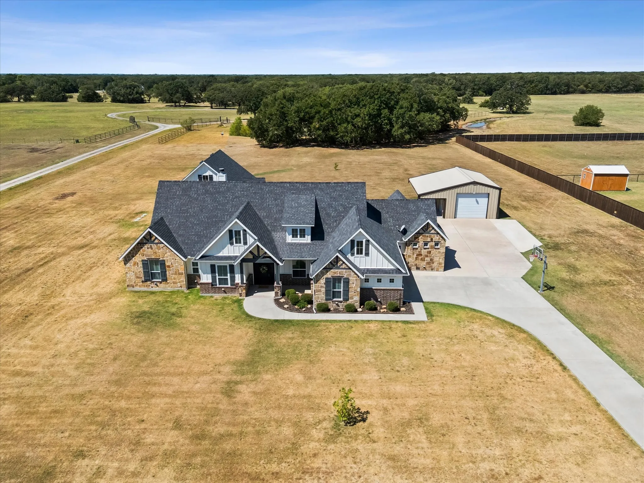 Single Family Residence For Sale in Hunt County , 6120 Hidden Oaks Drive, Quinlan, Texas 75474, 5 Bedroom, 4 Bathroom, 2 Garage spaces, 3,595 Sqft, built in 2016, mls#21382777, Real Estate Agent in Quinlan, Homes For Sale in Hunt county, Homes For Sale in Quinlan, Realtor in Quinlan Texas, Real Estate Brokerage Independent Realty Texas, Luminita Cordes Realtor