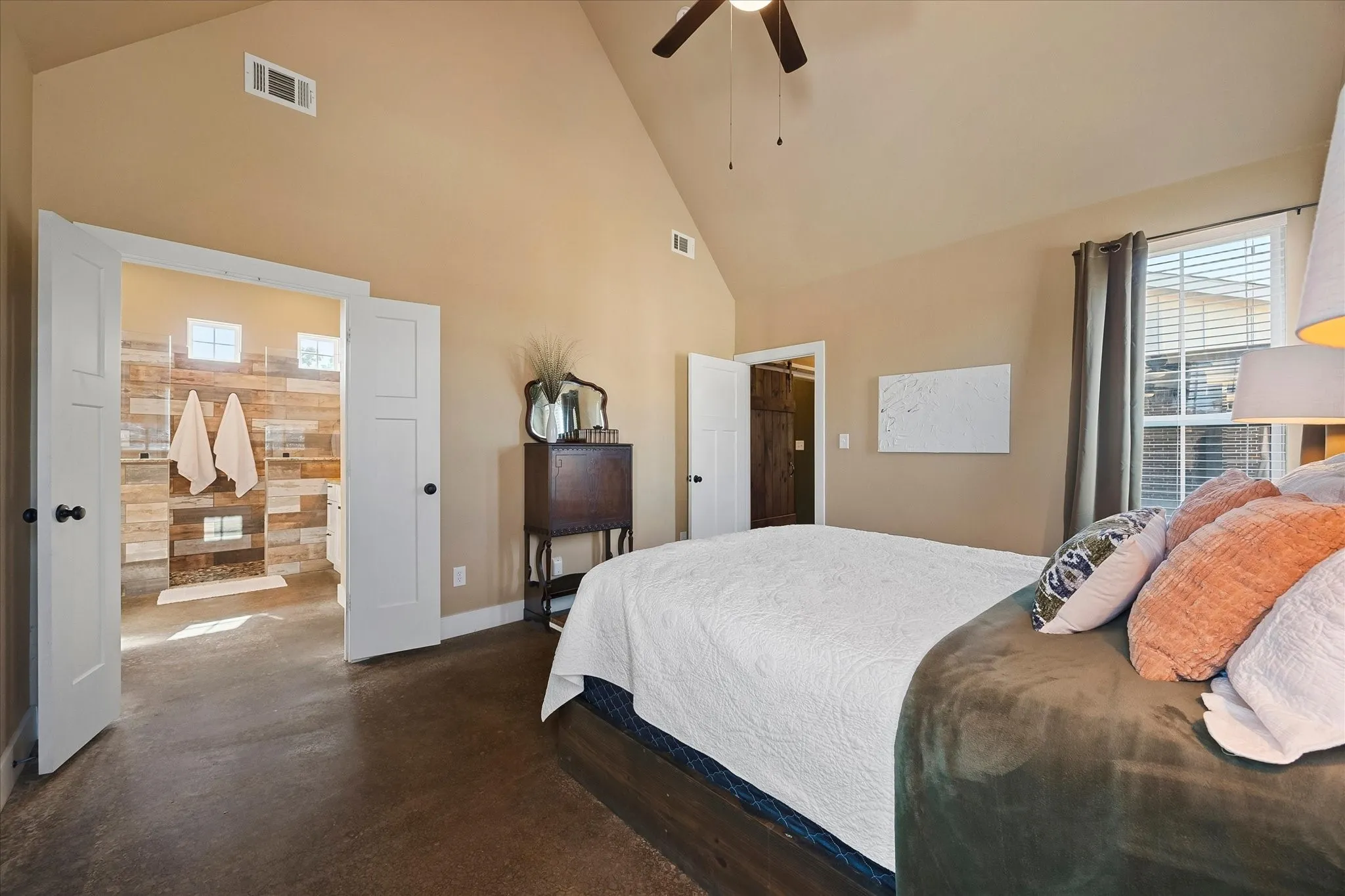 Alternate view toward the ensuite bathroom.