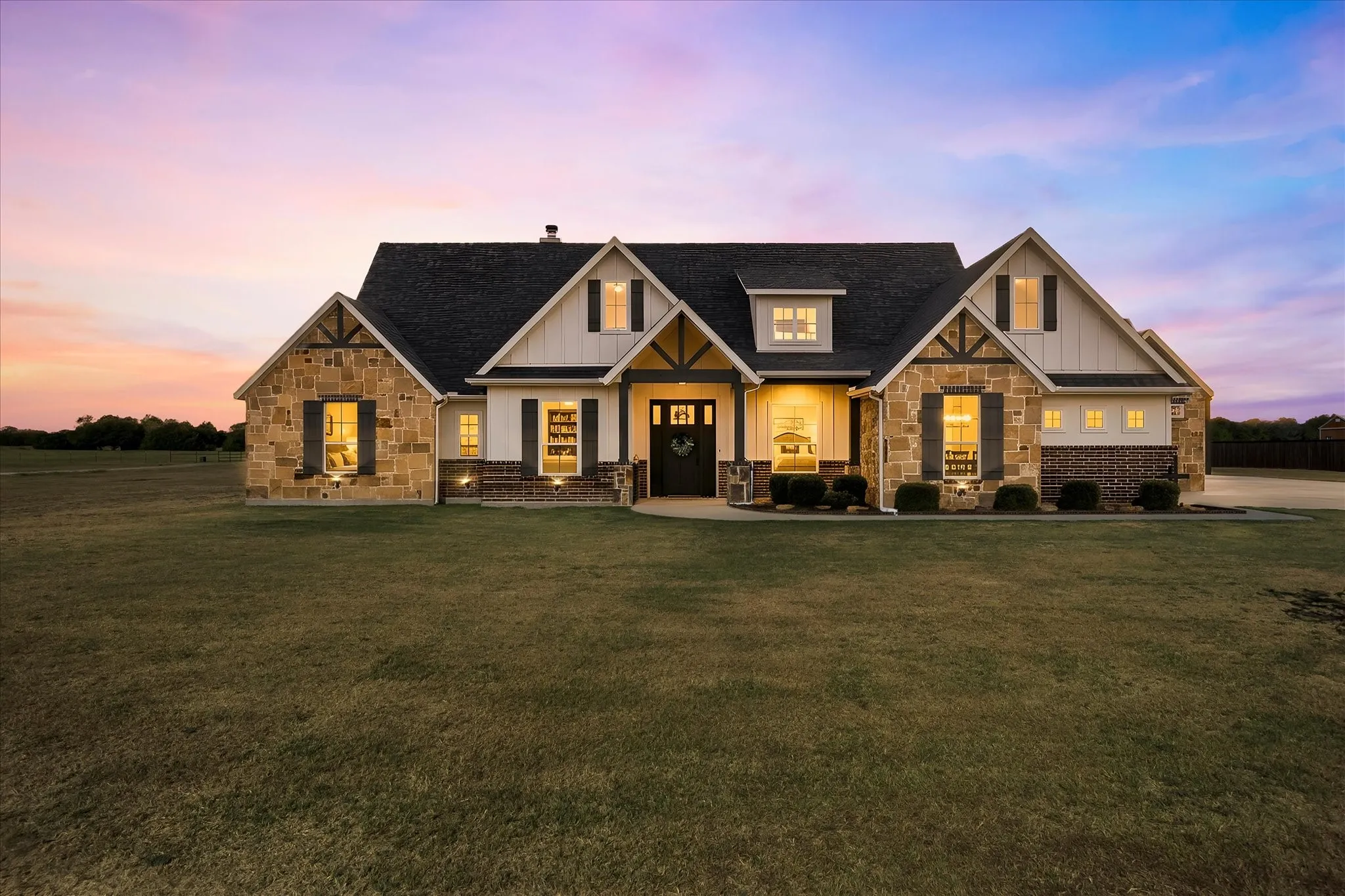Welcome home to 6120 Hidden Oaks, glorious sunsets are in your future!