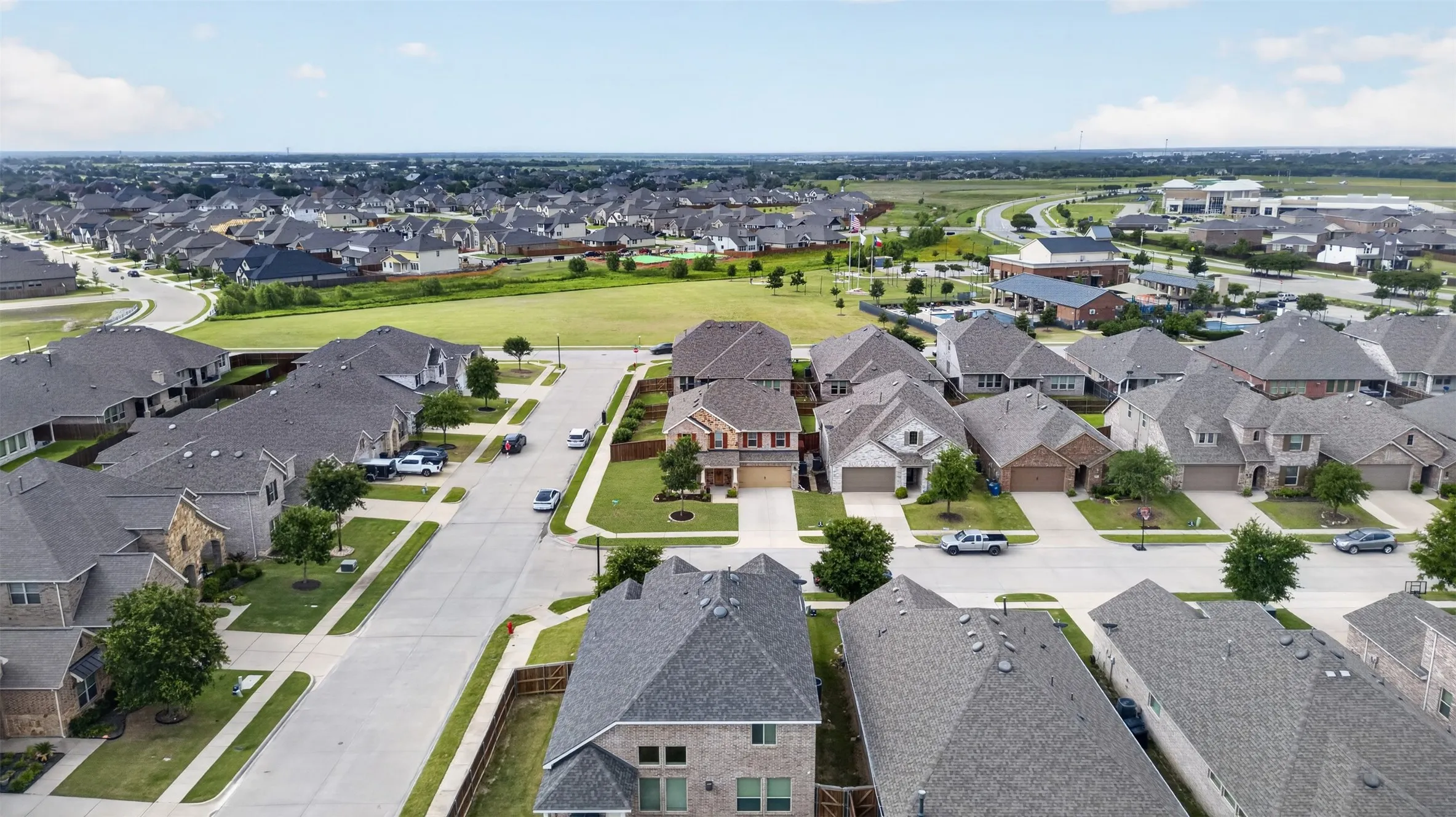 Single Family Residence For Sale in Kaufman County , 1637 Pike Drive, Forney, Texas 75126, 4 Bedroom, 3 Bathroom, 2 Garage spaces, 2,824 Sqft, built in 2017, mls#21381656, Real Estate Agent in Forney, Homes For Sale in Kaufman county, Homes For Sale in Forney, Realtor in Forney Texas, Real Estate Brokerage Independent Realty Texas, Luminita Cordes Realtor