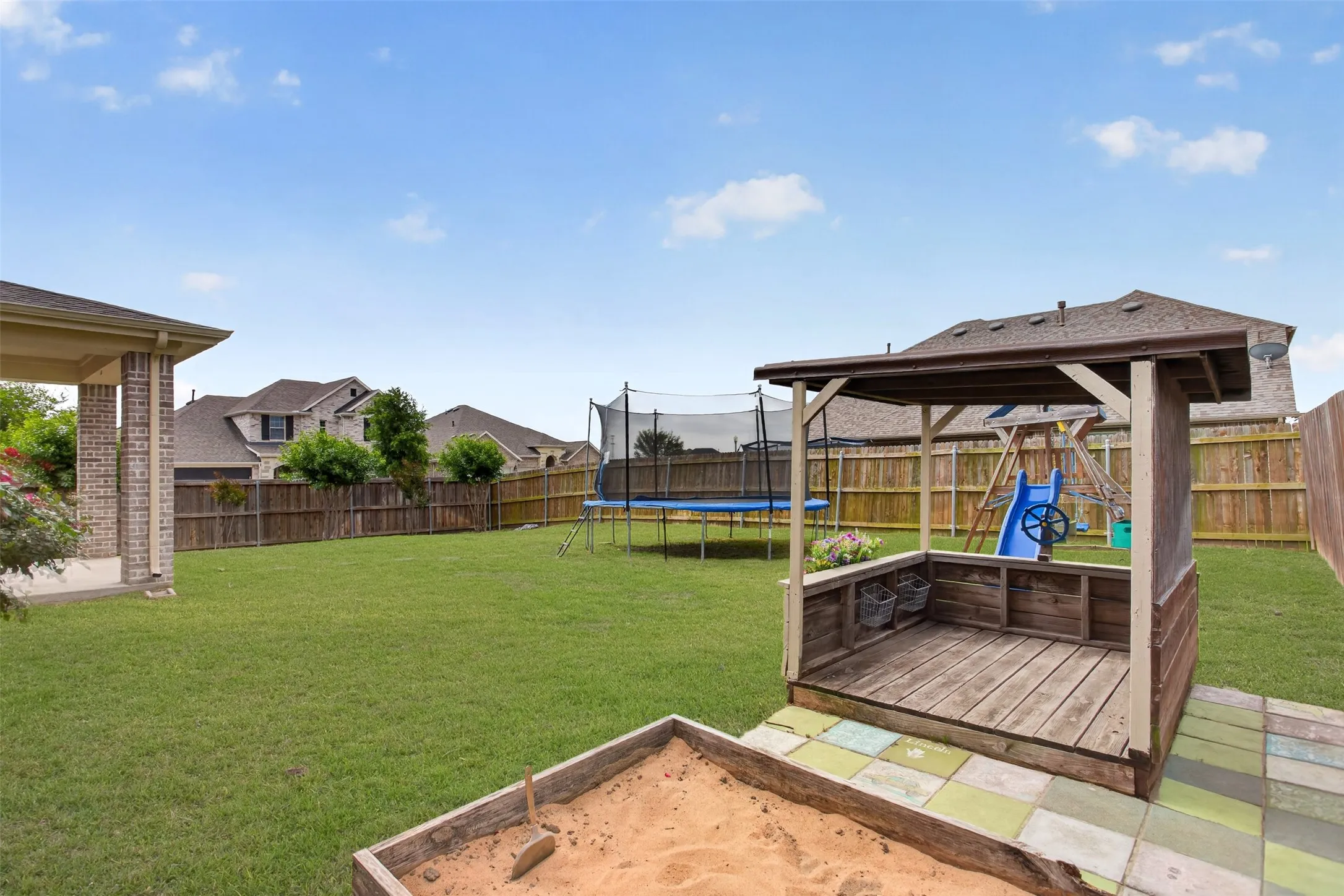 Single Family Residence For Sale in Kaufman County , 1637 Pike Drive, Forney, Texas 75126, 4 Bedroom, 3 Bathroom, 2 Garage spaces, 2,824 Sqft, built in 2017, mls#21381656, Real Estate Agent in Forney, Homes For Sale in Kaufman county, Homes For Sale in Forney, Realtor in Forney Texas, Real Estate Brokerage Independent Realty Texas, Luminita Cordes Realtor