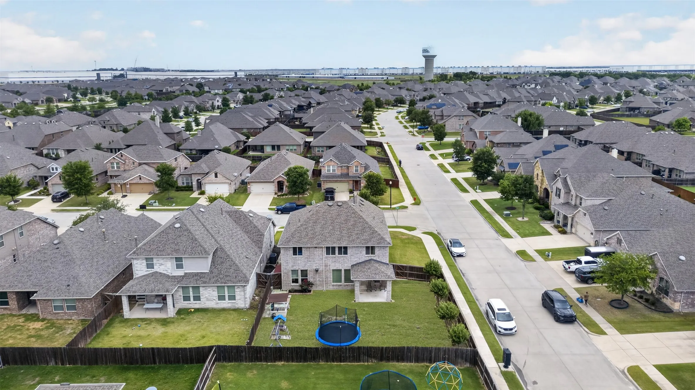 Single Family Residence For Sale in Kaufman County , 1637 Pike Drive, Forney, Texas 75126, 4 Bedroom, 3 Bathroom, 2 Garage spaces, 2,824 Sqft, built in 2017, mls#21381656, Real Estate Agent in Forney, Homes For Sale in Kaufman county, Homes For Sale in Forney, Realtor in Forney Texas, Real Estate Brokerage Independent Realty Texas, Luminita Cordes Realtor