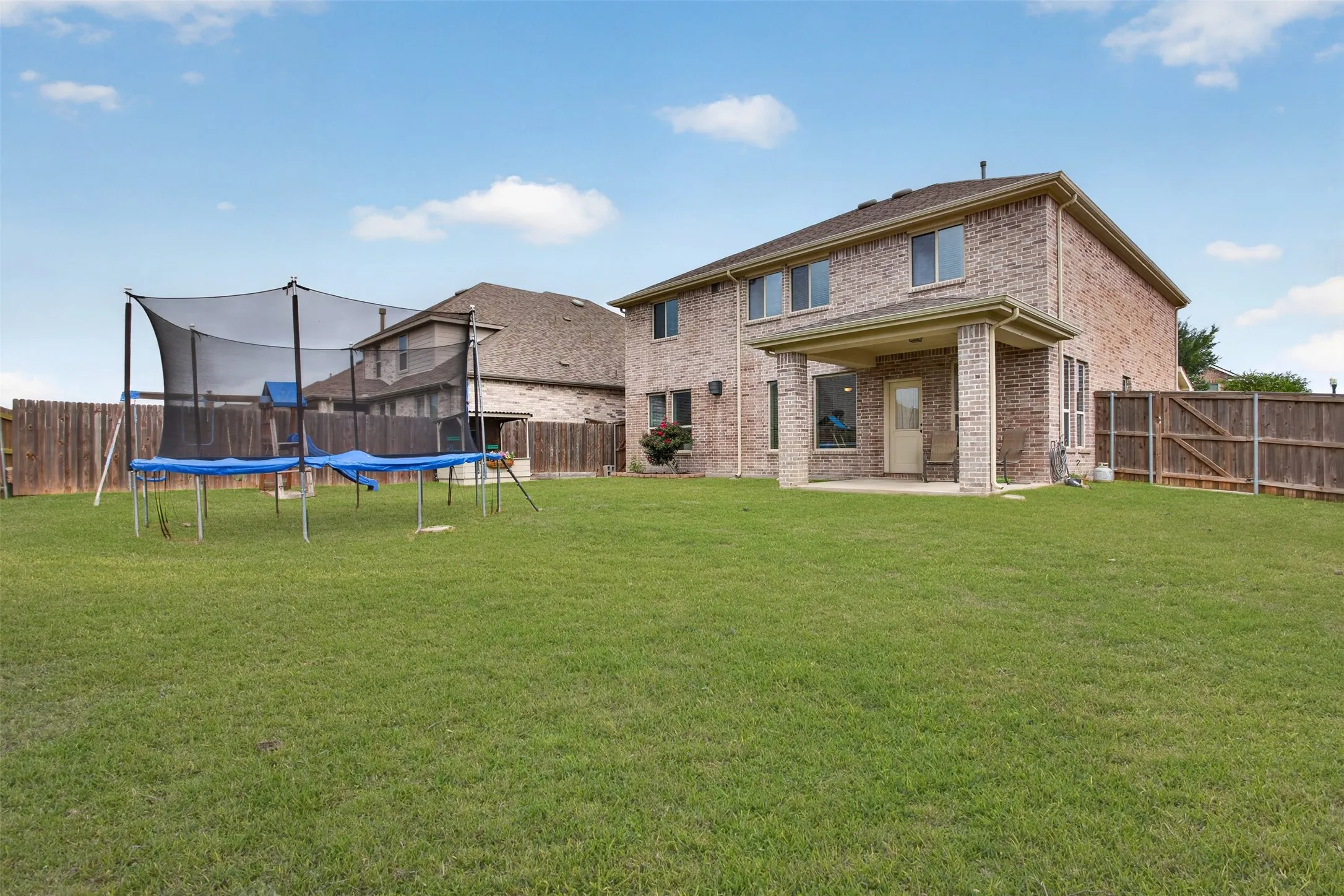 Single Family Residence For Sale in Kaufman County , 1637 Pike Drive, Forney, Texas 75126, 4 Bedroom, 3 Bathroom, 2 Garage spaces, 2,824 Sqft, built in 2017, mls#21381656, Real Estate Agent in Forney, Homes For Sale in Kaufman county, Homes For Sale in Forney, Realtor in Forney Texas, Real Estate Brokerage Independent Realty Texas, Luminita Cordes Realtor